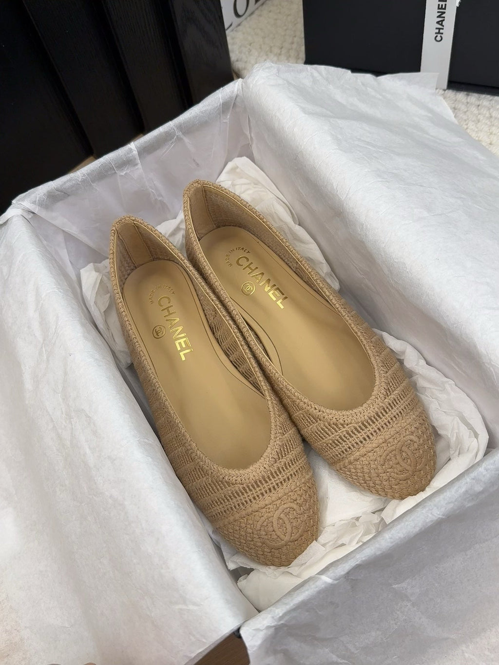 CHANEL BALLERINAS IN PEANUT BROWN RAFFIA