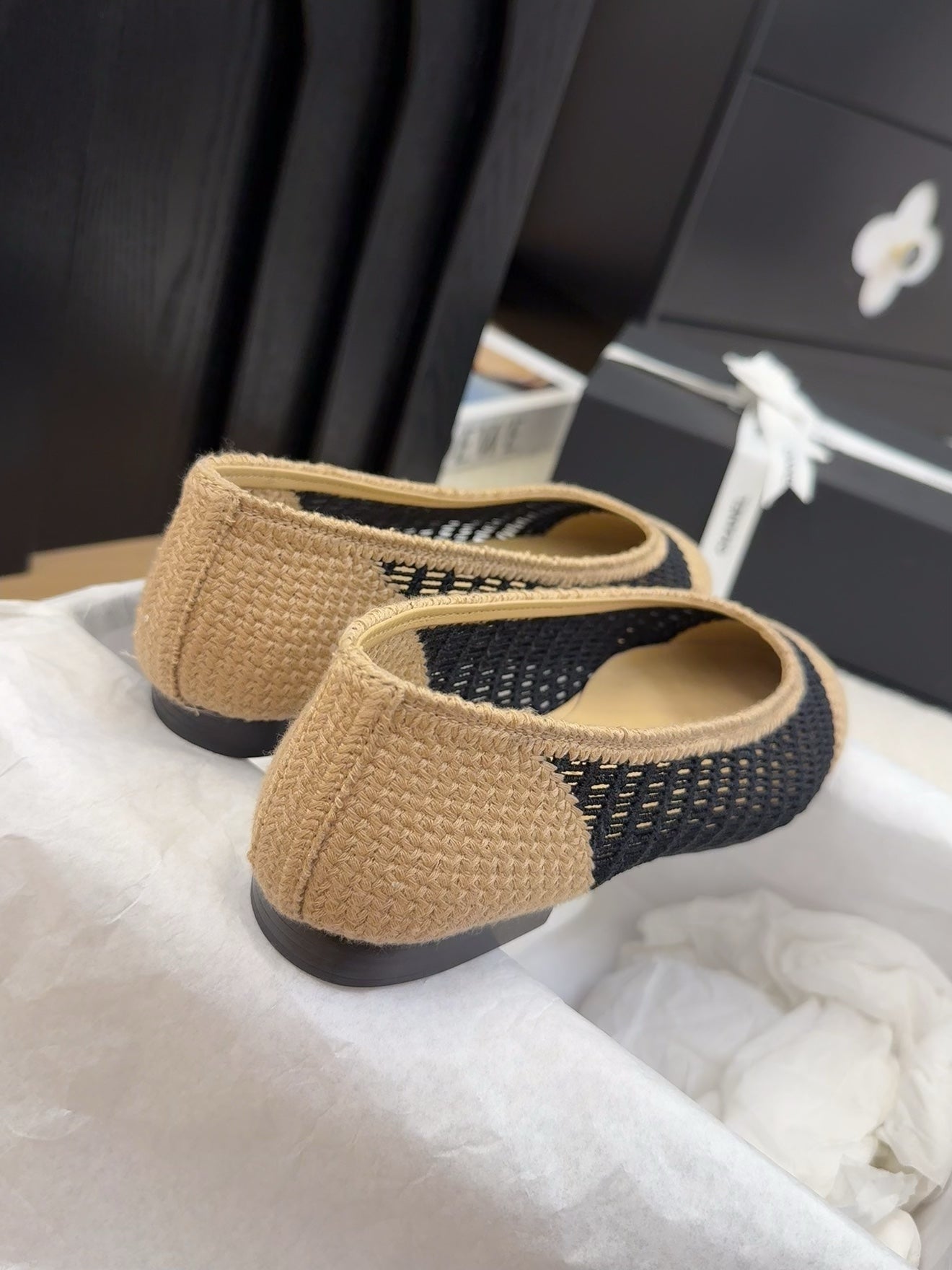 CHANEL BALLERINAS IN BLACK MIX PEANUT BROWN RAFFIA