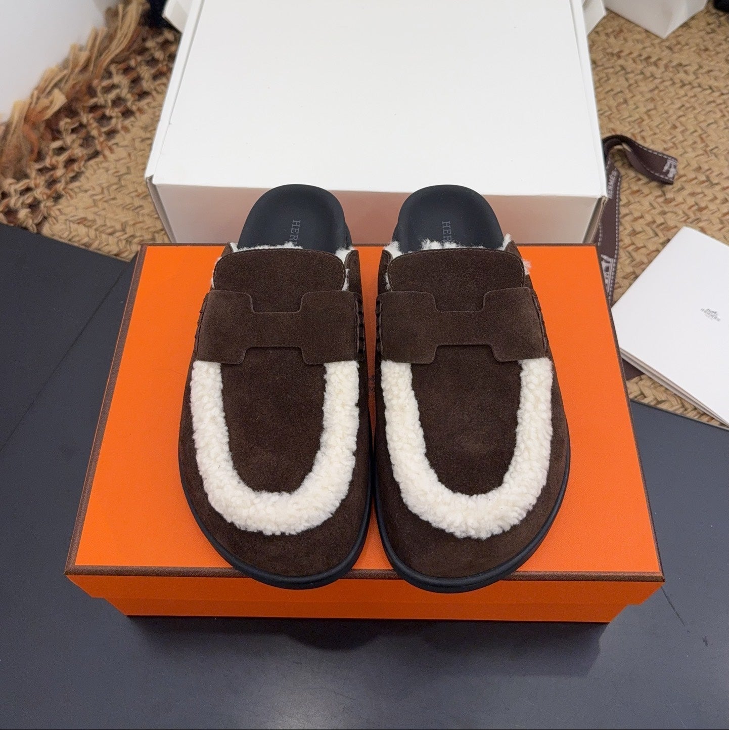 HERMES 25S MULE IN DARK CHOCOLATE BROWN SUEDE MIX WHITE SHEARLING