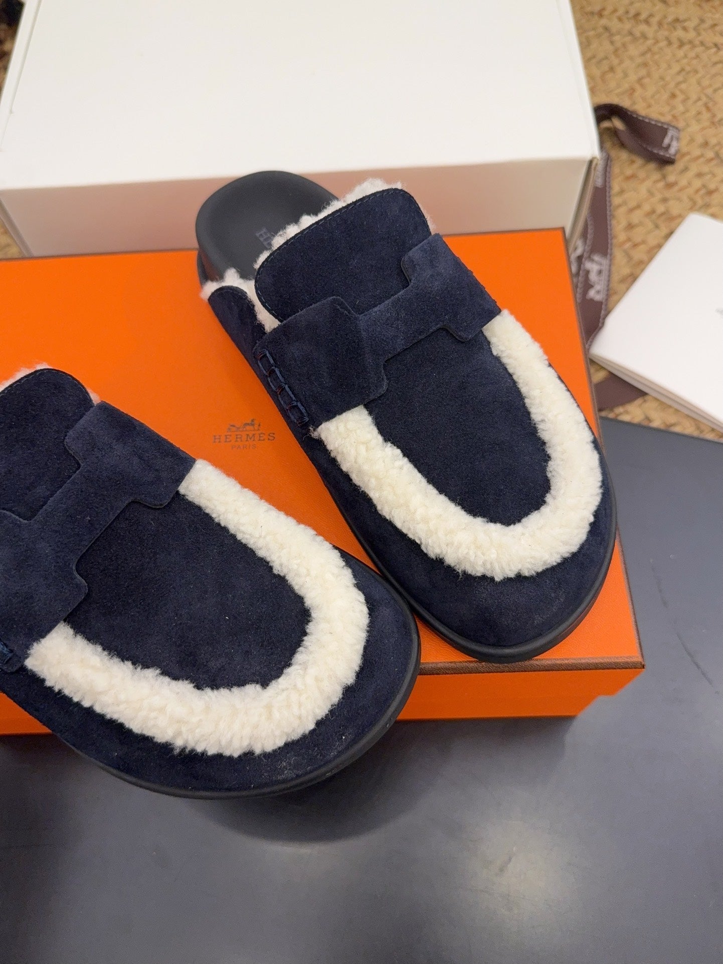 HERMES 25S MULE IN DARK SLATE BLUE SUEDE MIX WHITE SHEARLING