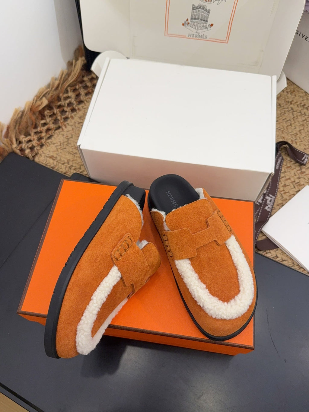 HERMES 25S MULE IN ORANGE SUEDE MIX WHITE SHEARLING
