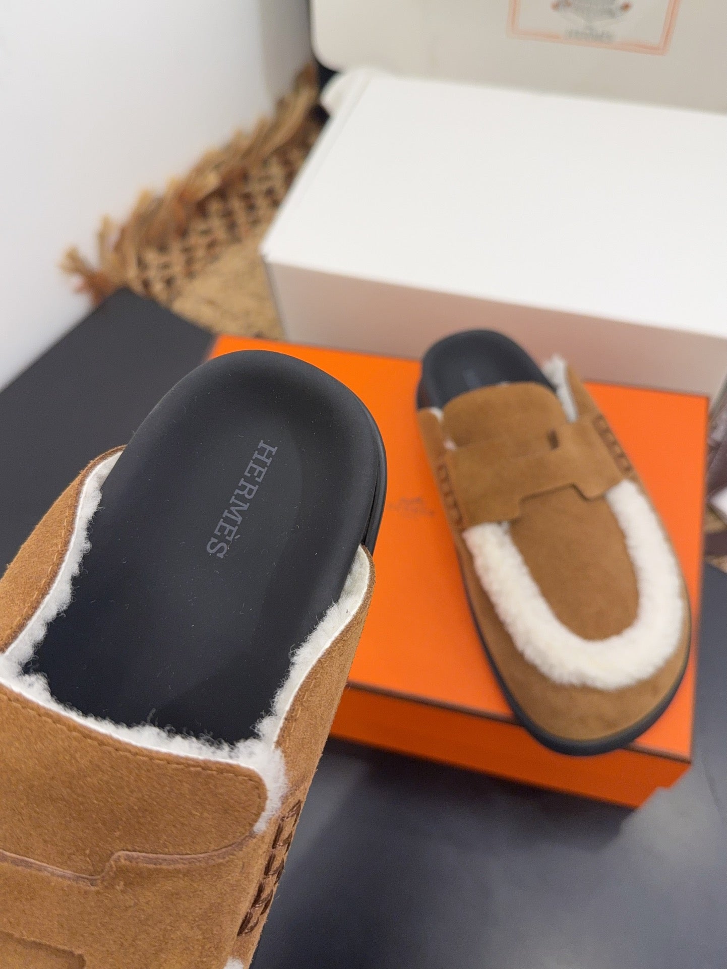 HERMES 25S MULE IN SOFT BROWN SUEDE MIX WHITE SHEARLING