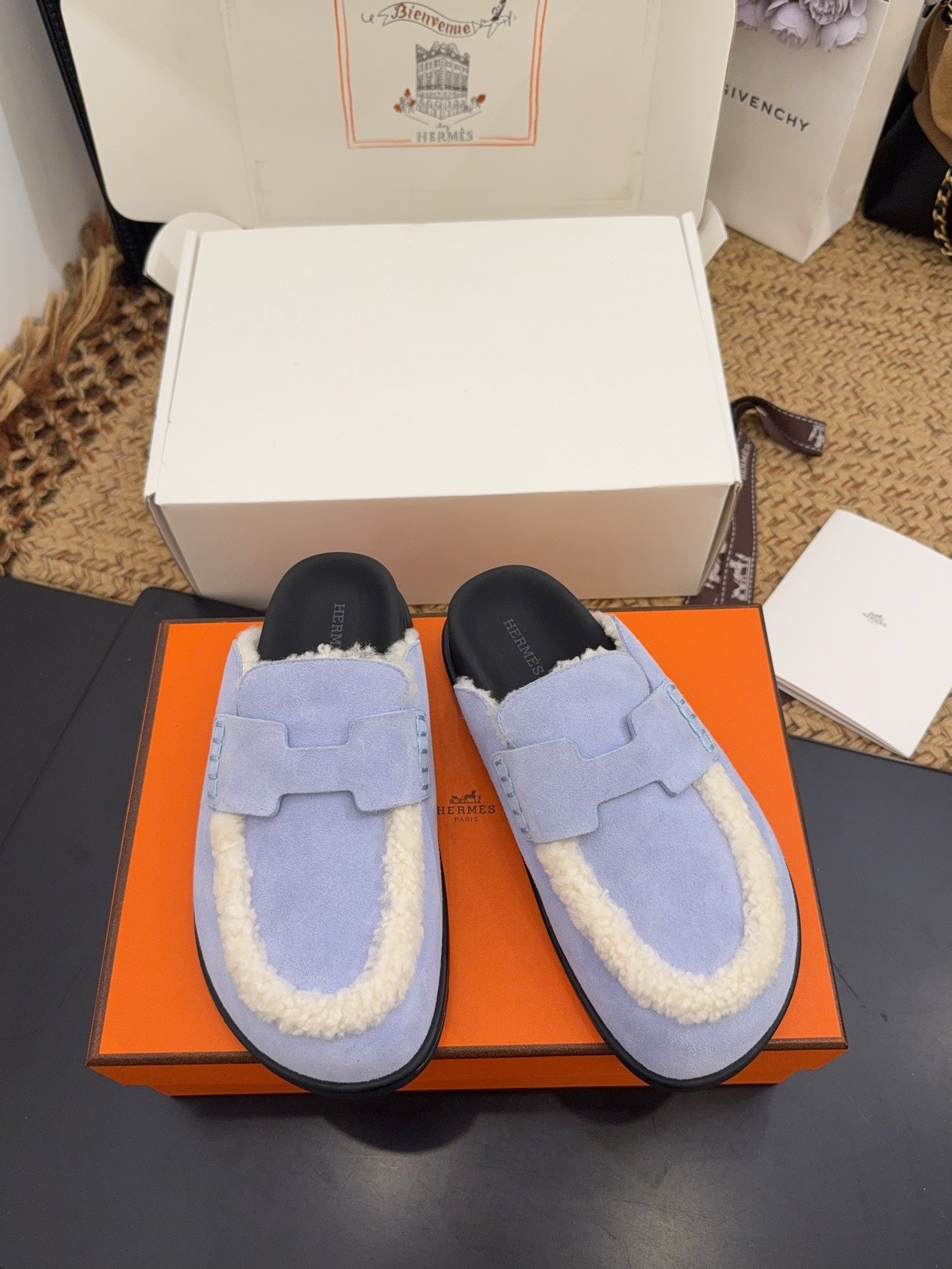 HERMES 25S MULE IN SOFT LAVENDER BLUE SUEDE MIX WHITE SHEARLING