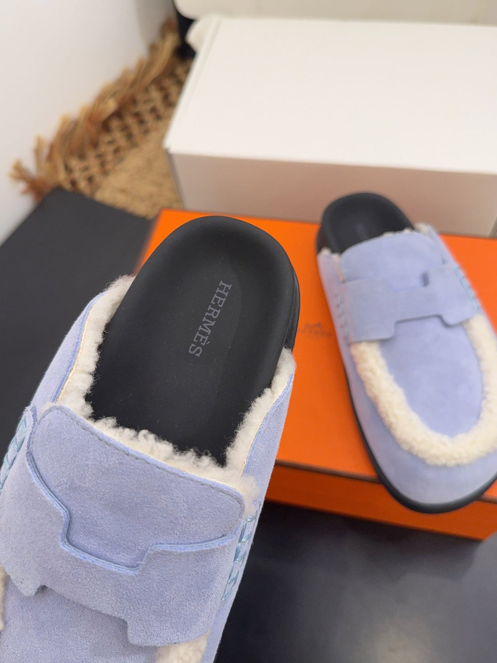 HERMES 25S MULE IN SOFT LAVENDER BLUE SUEDE MIX WHITE SHEARLING