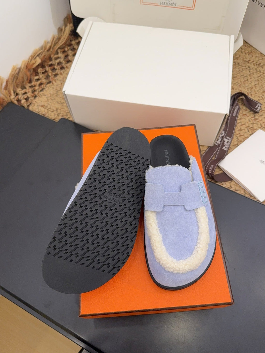 HERMES 25S MULE IN SOFT LAVENDER BLUE SUEDE MIX WHITE SHEARLING