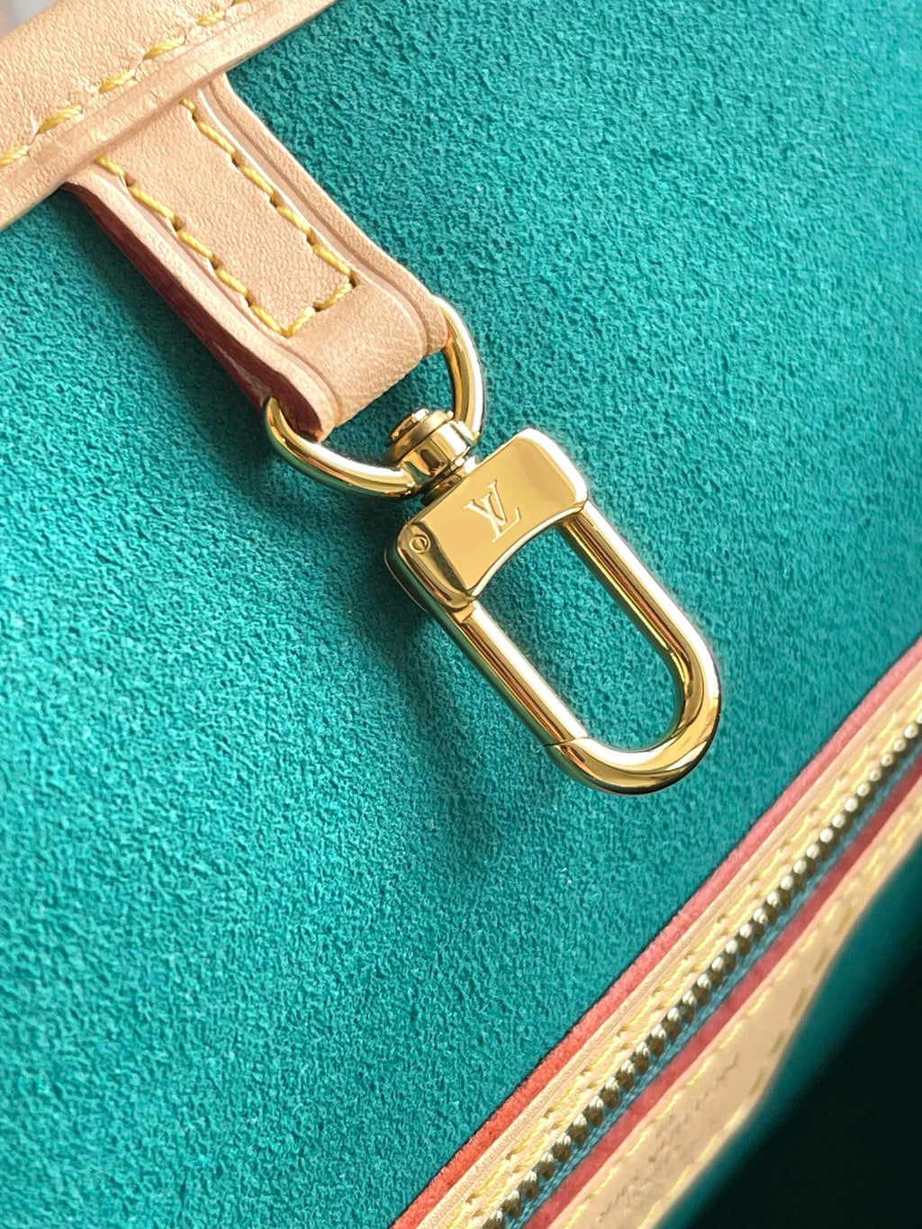 LOUIS VUITTON NEVERFULL MM 31 IN BROWN MONOGRAM CANVAS WITH PINK RABBIT PATCH