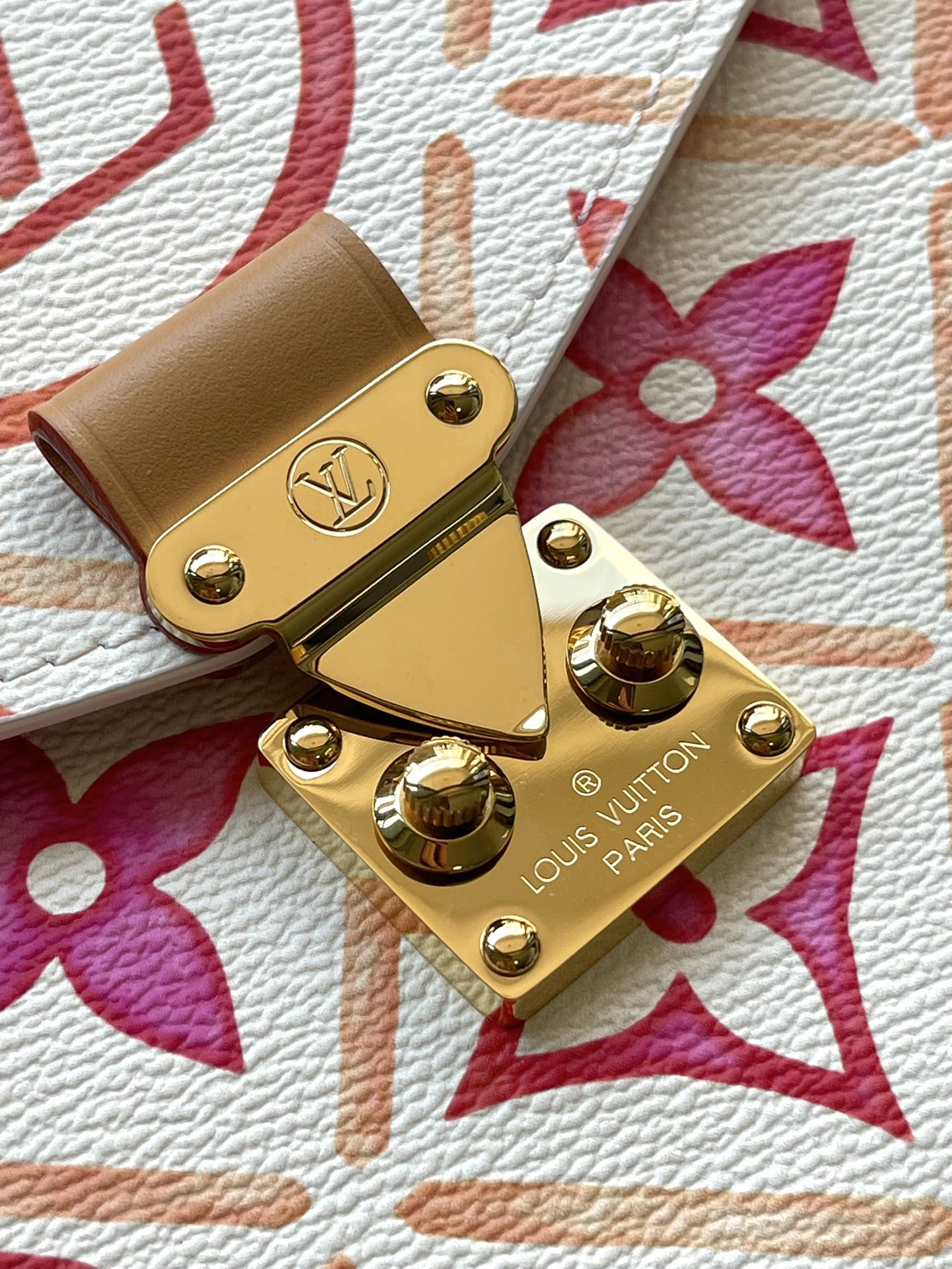LOUIS VUITTON POCHETTE MÉTIS 25 IN CORAL MONOGRAM TILES CANVAS GOLD HARDWARE