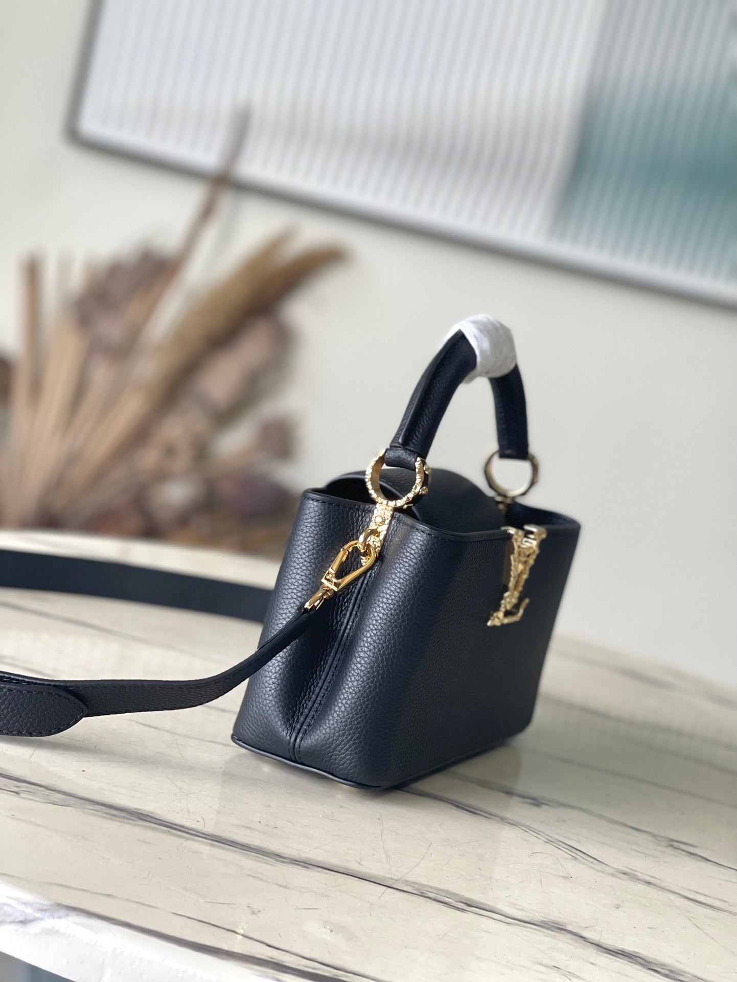 LOUIS VUITTON CAPUCINES EAST-WEST MINI 22 IN BLACK CALFSKIN GOLD HARDWARE