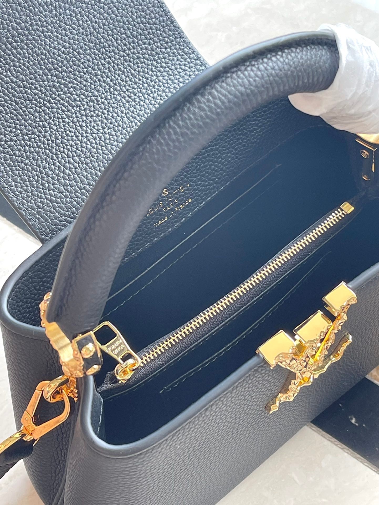 LOUIS VUITTON CAPUCINES EAST-WEST MINI 22 IN BLACK CALFSKIN GOLD HARDWARE