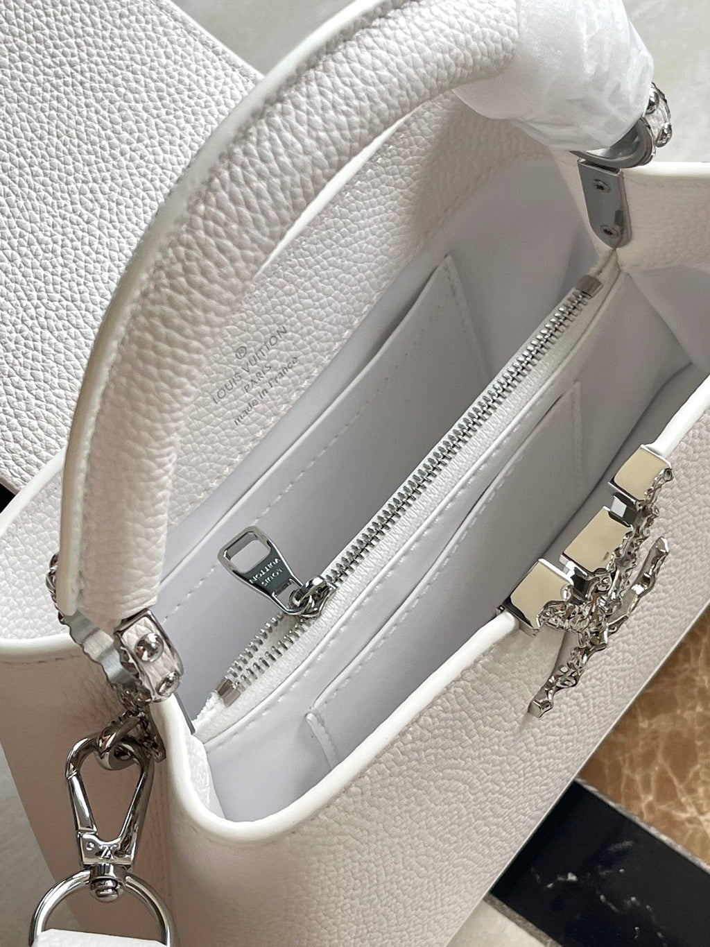 LOUIS VUITTON CAPUCINES EAST-WEST MINI 22 IN WHITE CALFSKIN SILVER HARDWARE