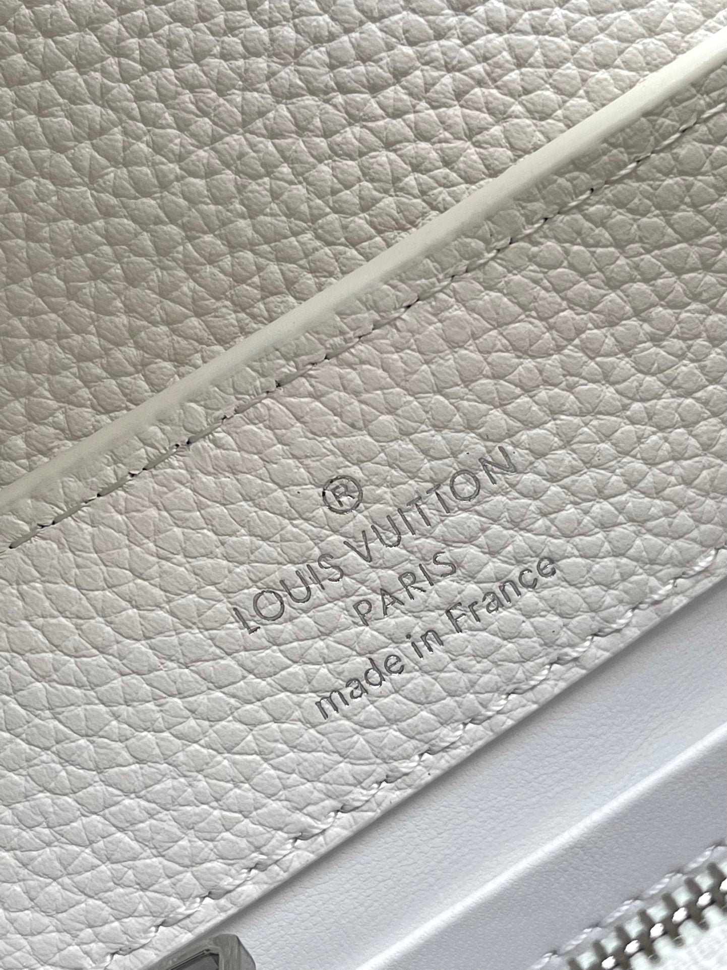 LOUIS VUITTON CAPUCINES EAST-WEST MINI 22 IN WHITE CALFSKIN SILVER HARDWARE