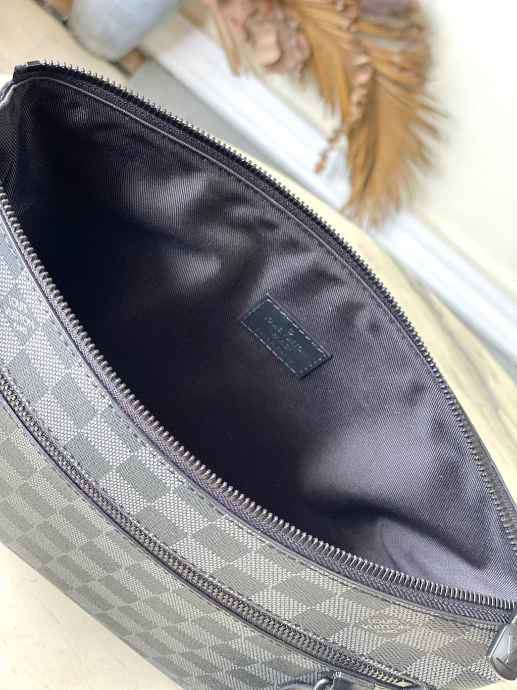 LOUIS VUITTON TAKEOFF POUCH 30 IN GREY BLACK DAMIER GRAPHITE CANVAS