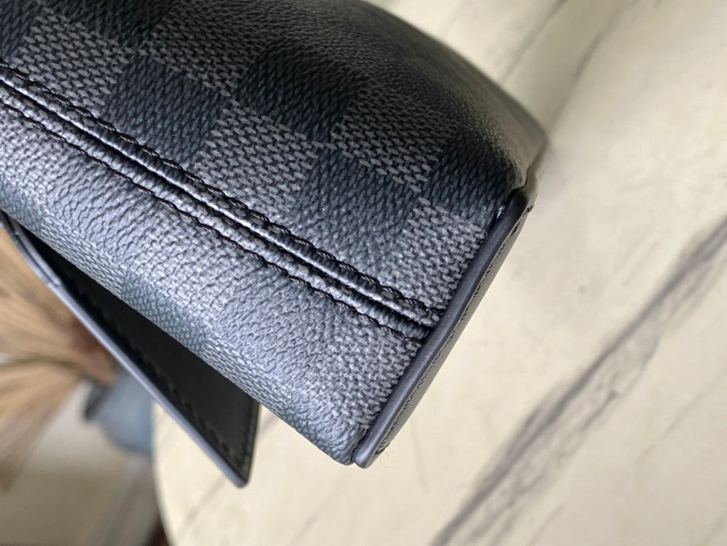 LOUIS VUITTON TAKEOFF POUCH 30 IN GREY BLACK DAMIER GRAPHITE CANVAS