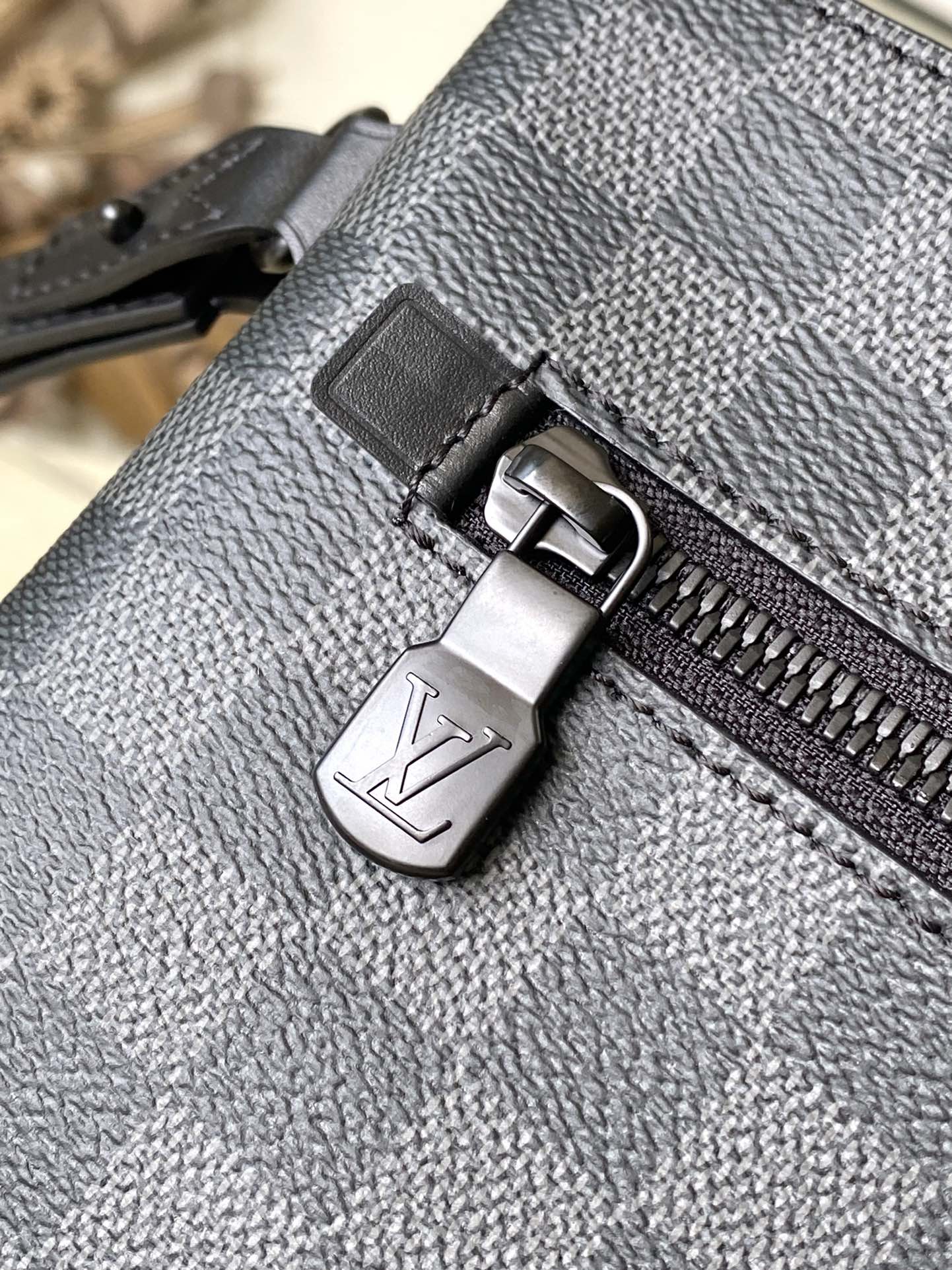 LOUIS VUITTON TAKEOFF POUCH 30 IN GREY BLACK DAMIER GRAPHITE CANVAS