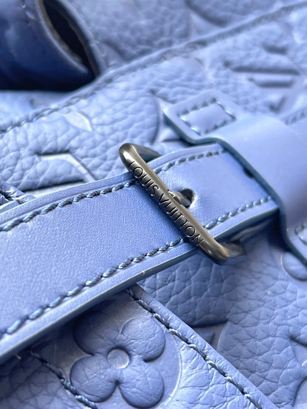 LOUIS VUITTON CHRISTOPHER MM 44 IN SAPPHIRE BLUE TAURILLON