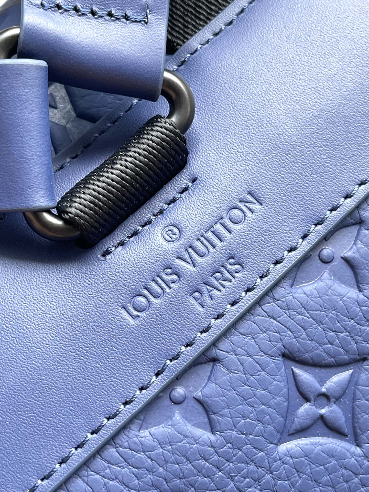 LOUIS VUITTON CHRISTOPHER MM 44 IN SAPPHIRE BLUE TAURILLON