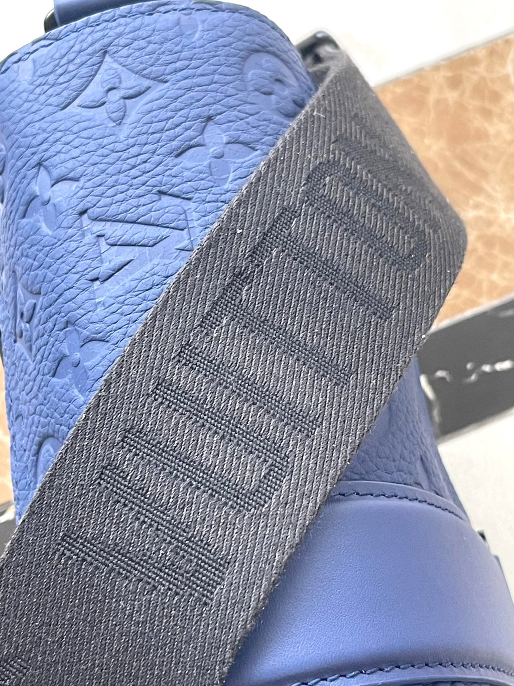 LOUIS VUITTON S-CAPE MESSENGER 28 IN SAPPHIRE BLUE TAURILLON