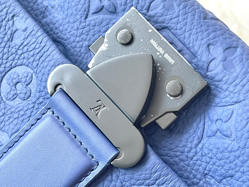 LOUIS VUITTON S-CAPE MESSENGER 28 IN SAPPHIRE BLUE TAURILLON