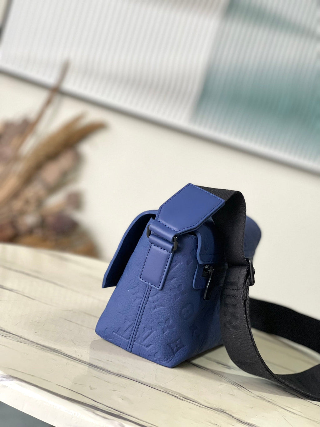 LOUIS VUITTON S-CAPE MESSENGER 28 IN SAPPHIRE BLUE TAURILLON