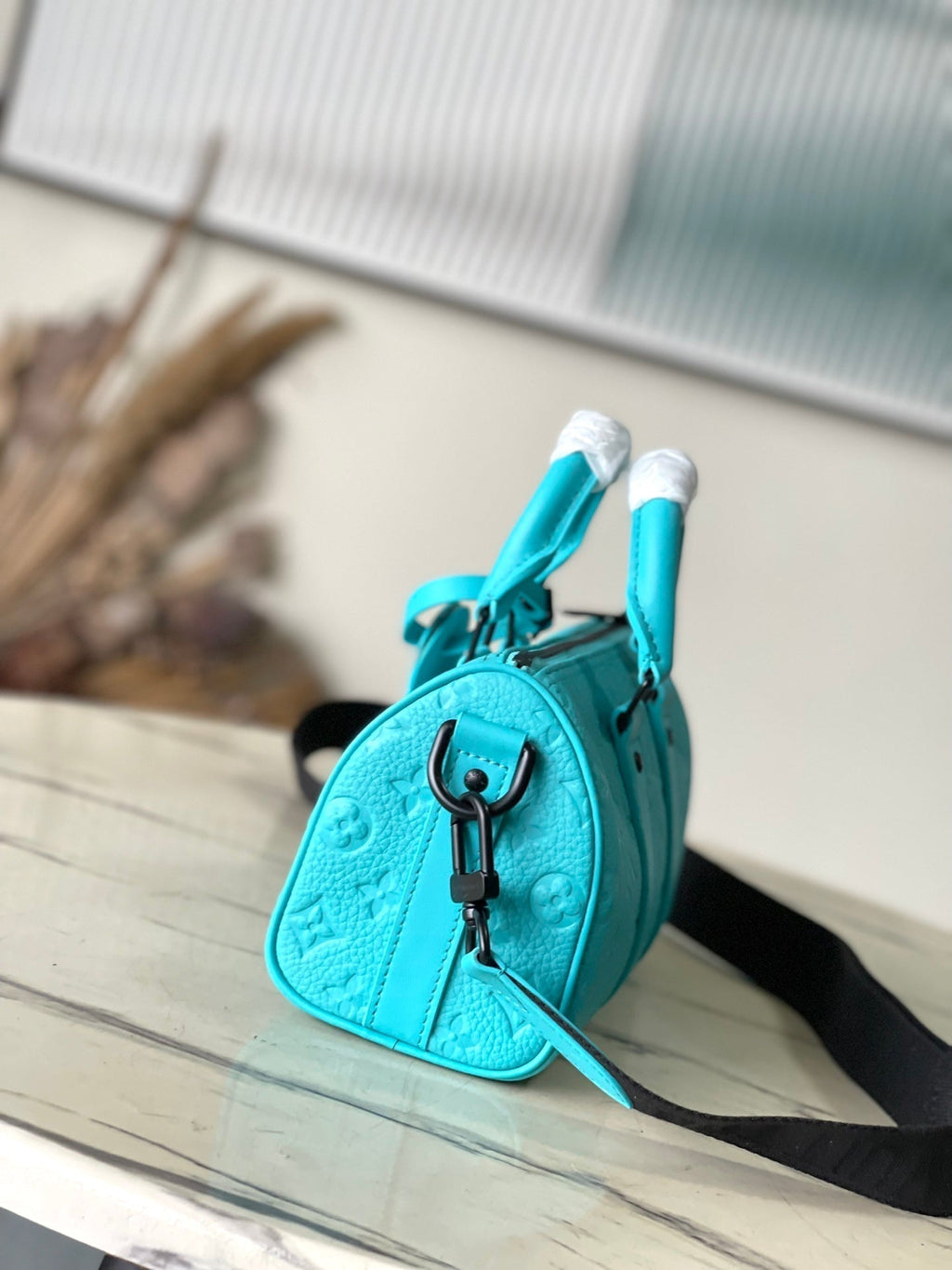 LOUIS VUITTON KEEPALL BANDOULIÈRE 25 IN TURQUOISE BLUE MONOGRAM EMBOSSED CALFSKIN