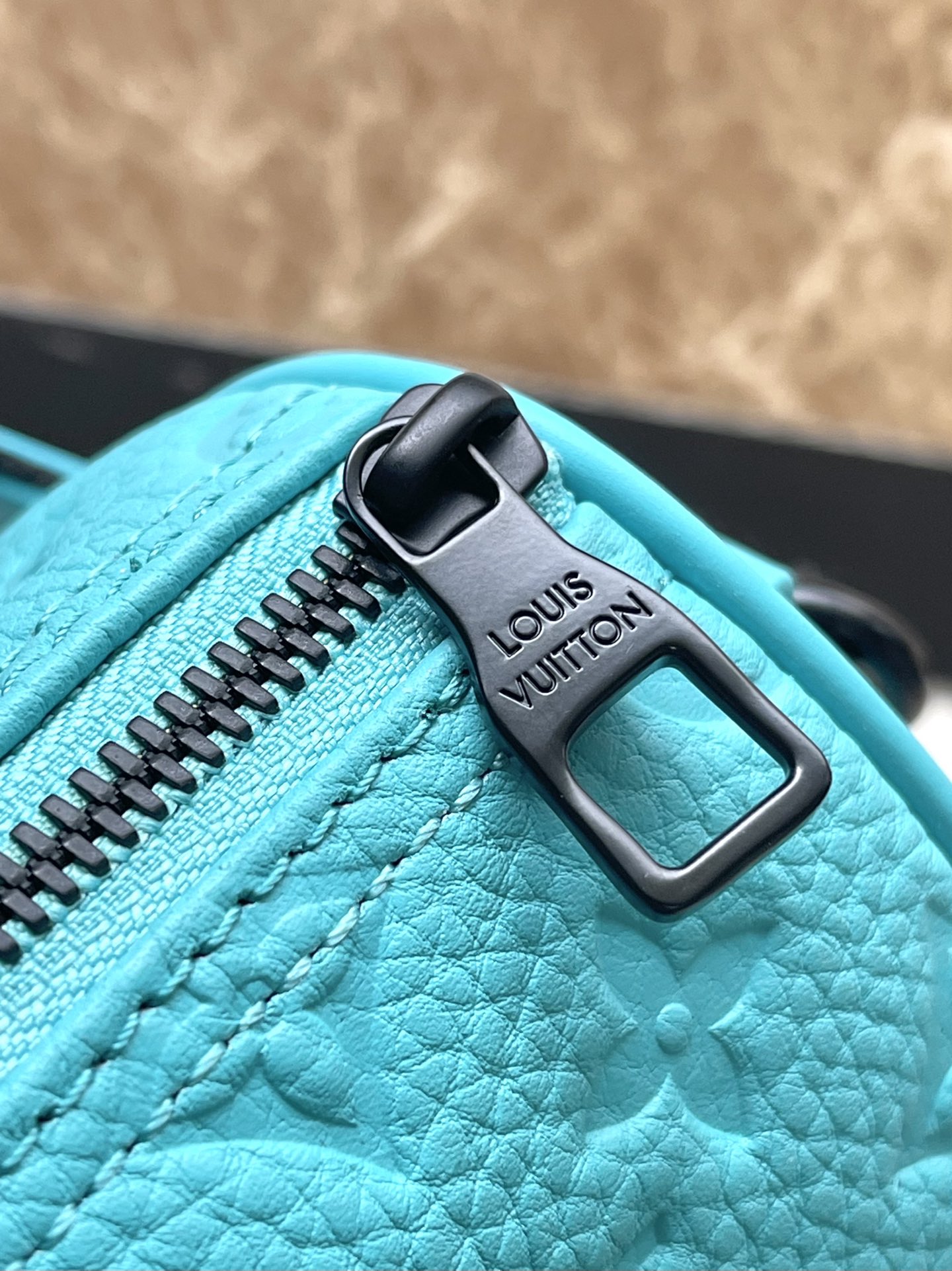 LOUIS VUITTON KEEPALL BANDOULIÈRE 25 IN TURQUOISE BLUE MONOGRAM EMBOSSED CALFSKIN