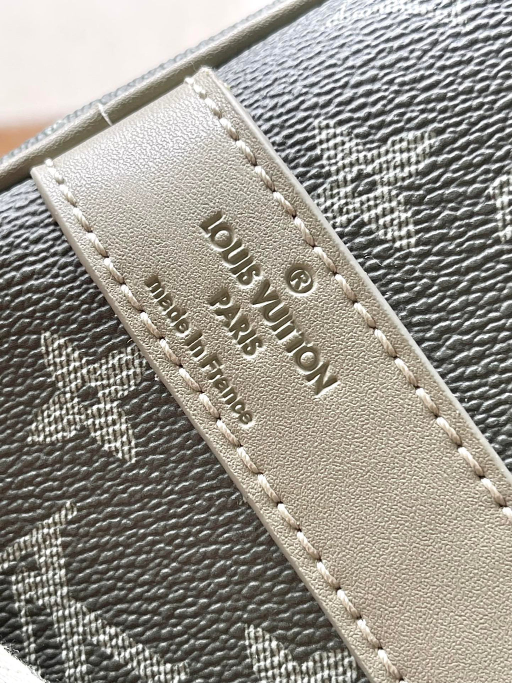 LOUIS VUITTON KEEPALL BANDOULIÈRE 45 IN GRAY MONOGRAM GRADIENT CANVAS