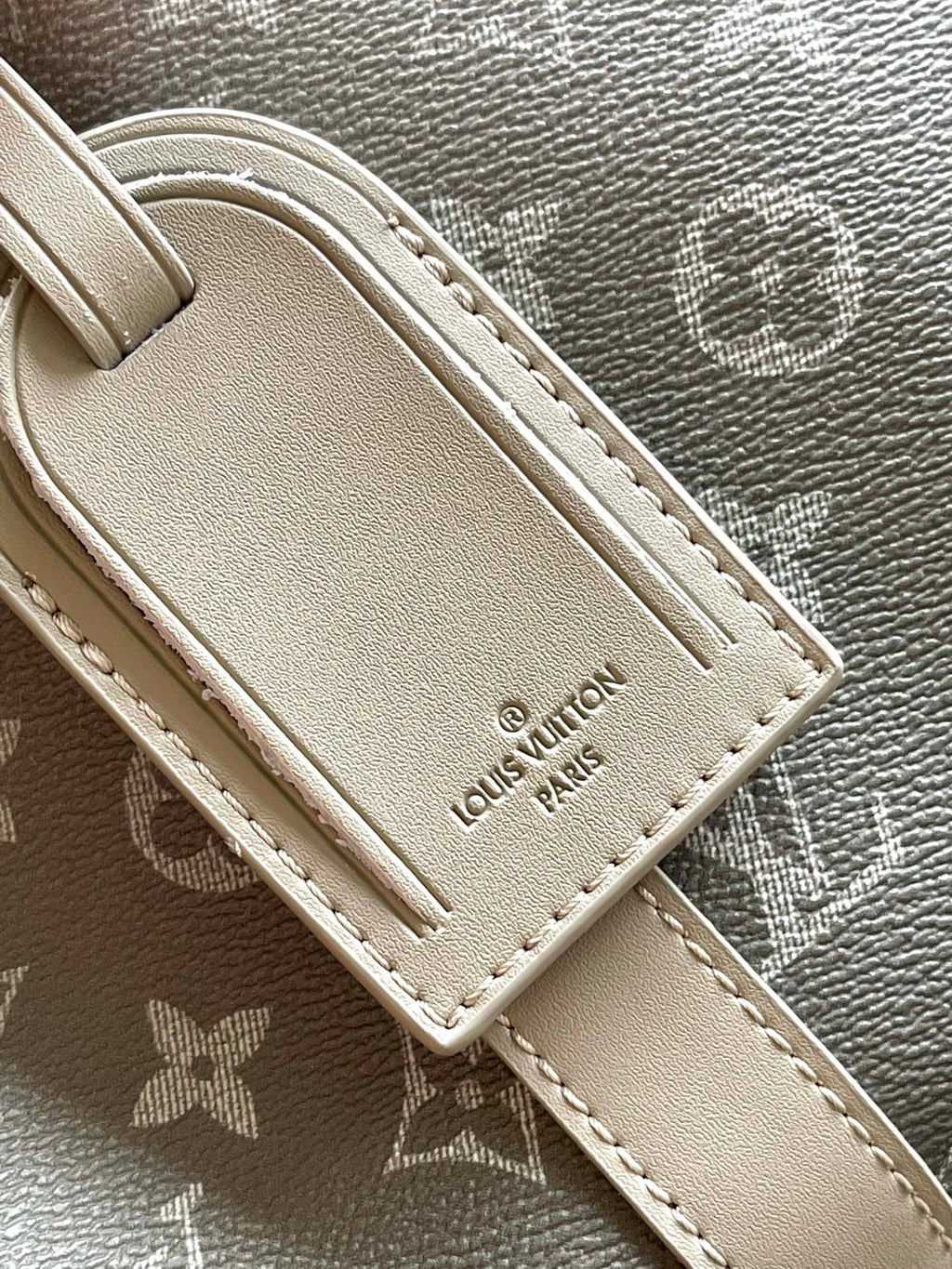 LOUIS VUITTON KEEPALL BANDOULIÈRE 45 IN GRAY MONOGRAM GRADIENT CANVAS