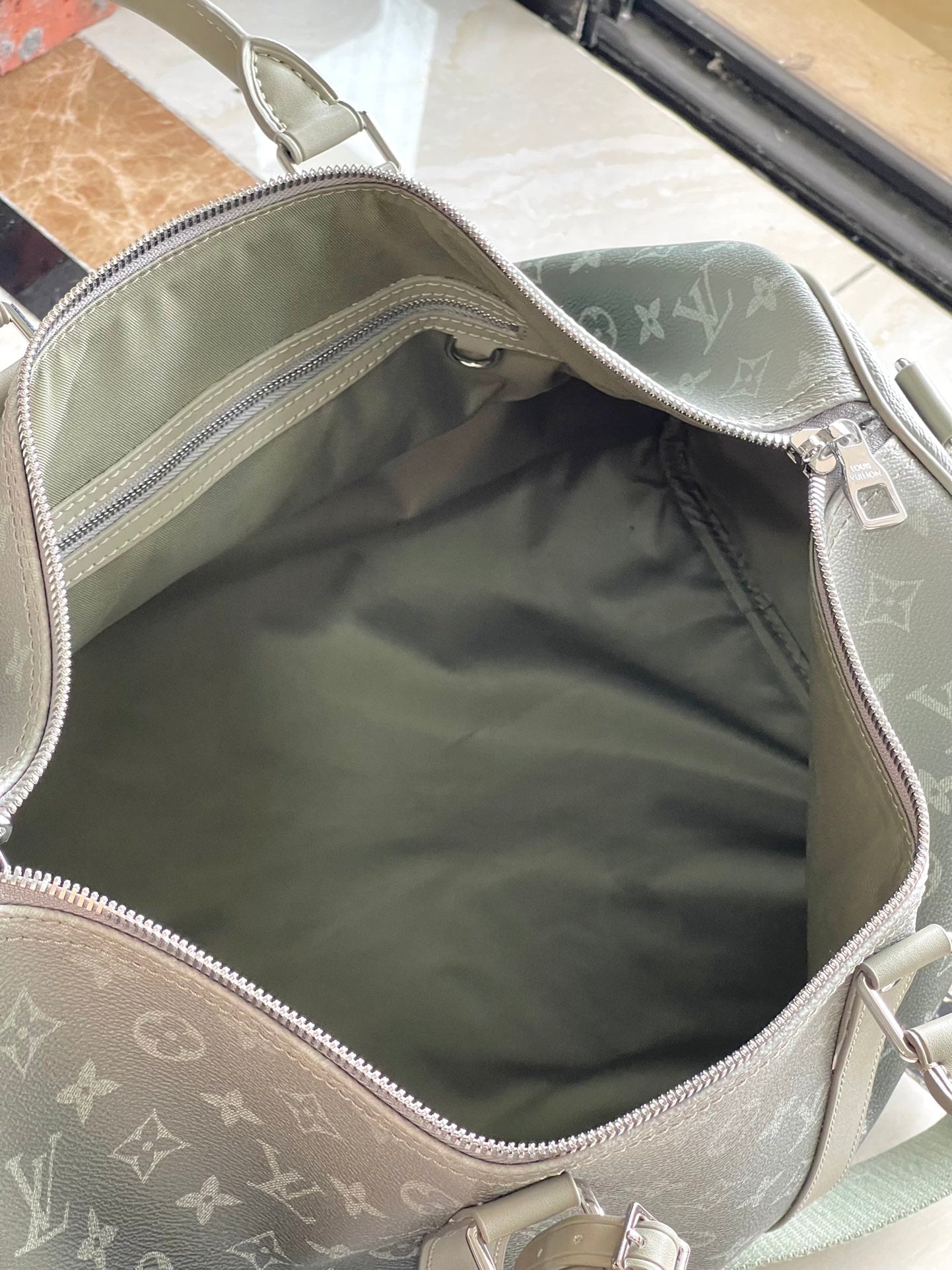 LOUIS VUITTON KEEPALL BANDOULIÈRE 45 IN GRAY MONOGRAM GRADIENT CANVAS