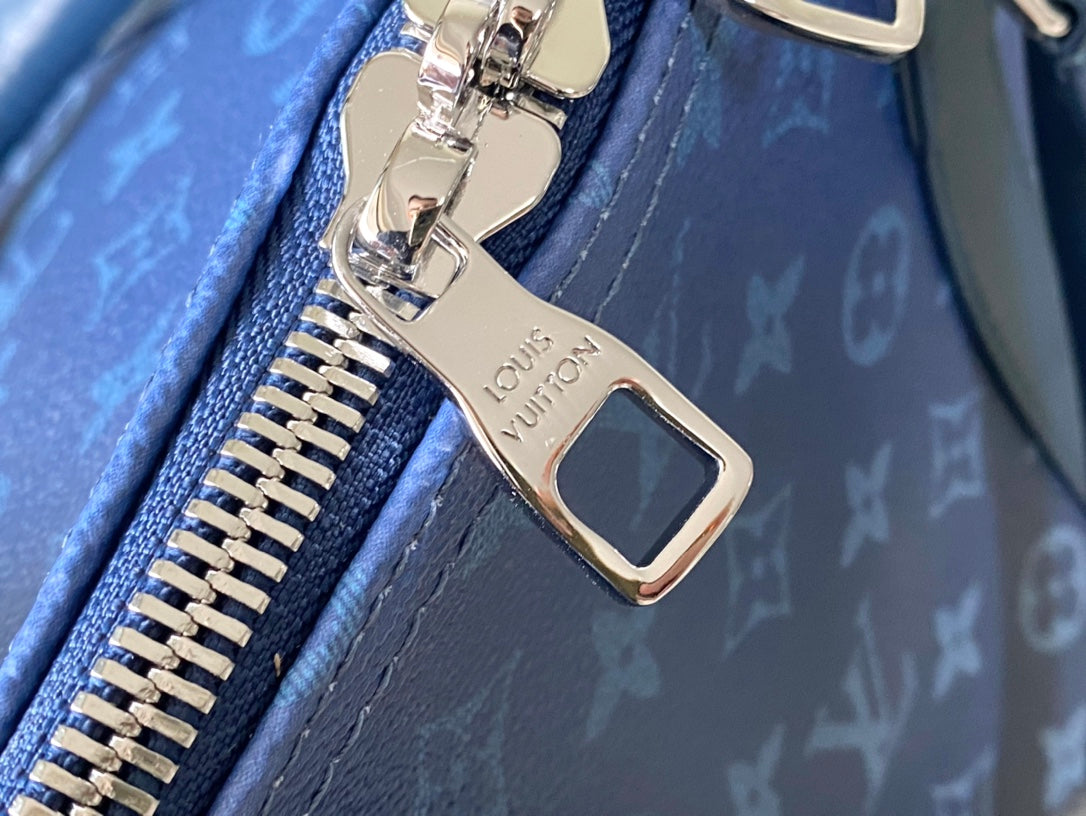 LOUIS VUITTON KEEPALL BANDOULIÈRE 55 IN NAVY GREEN MONOGRAM GRADIENT CANVAS