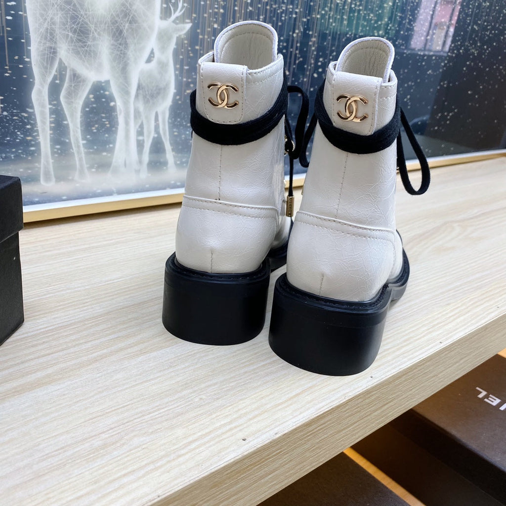 CHANEL COMBAT BOOTS IN WHITE WRINKLED CALFSKIN AND BLACK GROSGRAIN WITH FAUX PEARL
