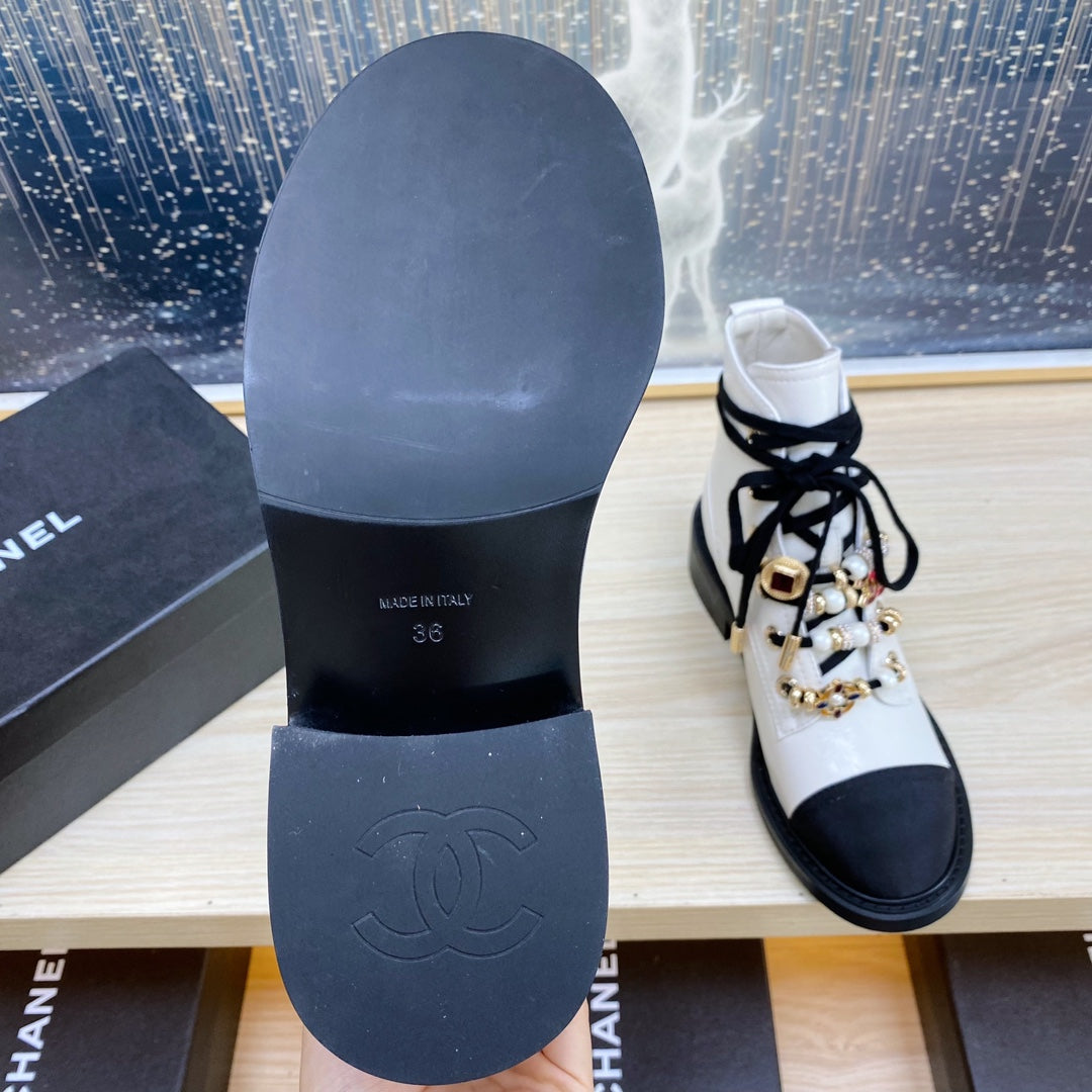 CHANEL COMBAT BOOTS IN WHITE WRINKLED CALFSKIN AND BLACK GROSGRAIN WITH FAUX PEARL