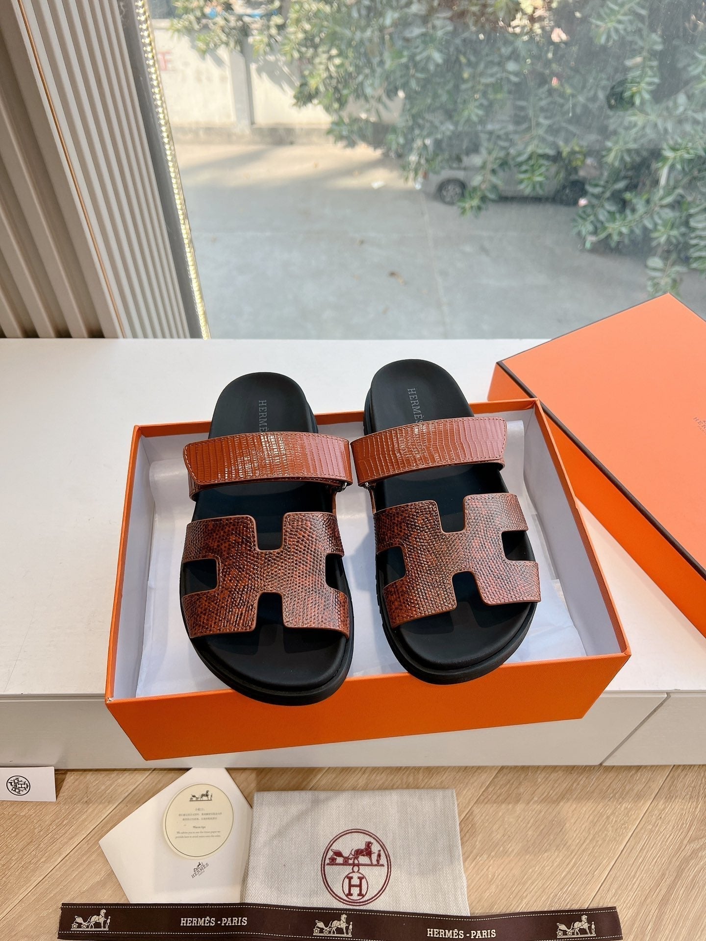 HERMES CHYPRE SANDAL IN PECAN BROWN LIZARD SKIN