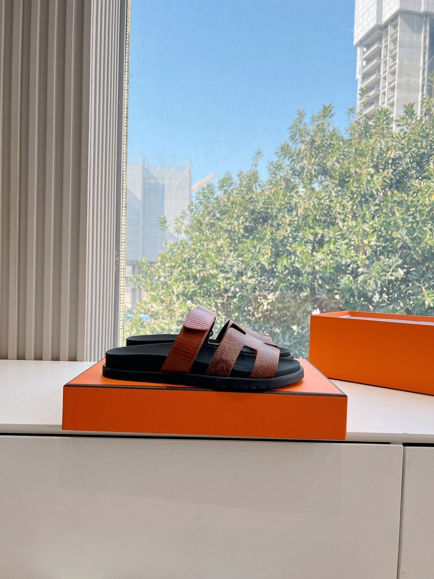 HERMES CHYPRE SANDAL IN PECAN BROWN LIZARD SKIN