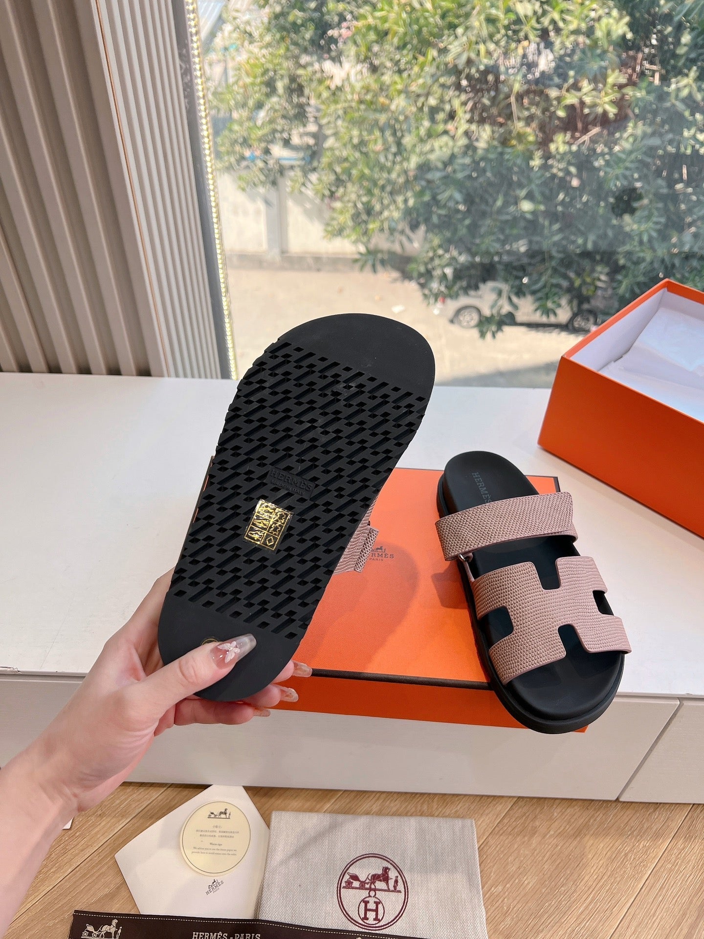 HERMES CHYPRE SANDAL IN PEACH PINK SHINY GRAINED CALFSKIN