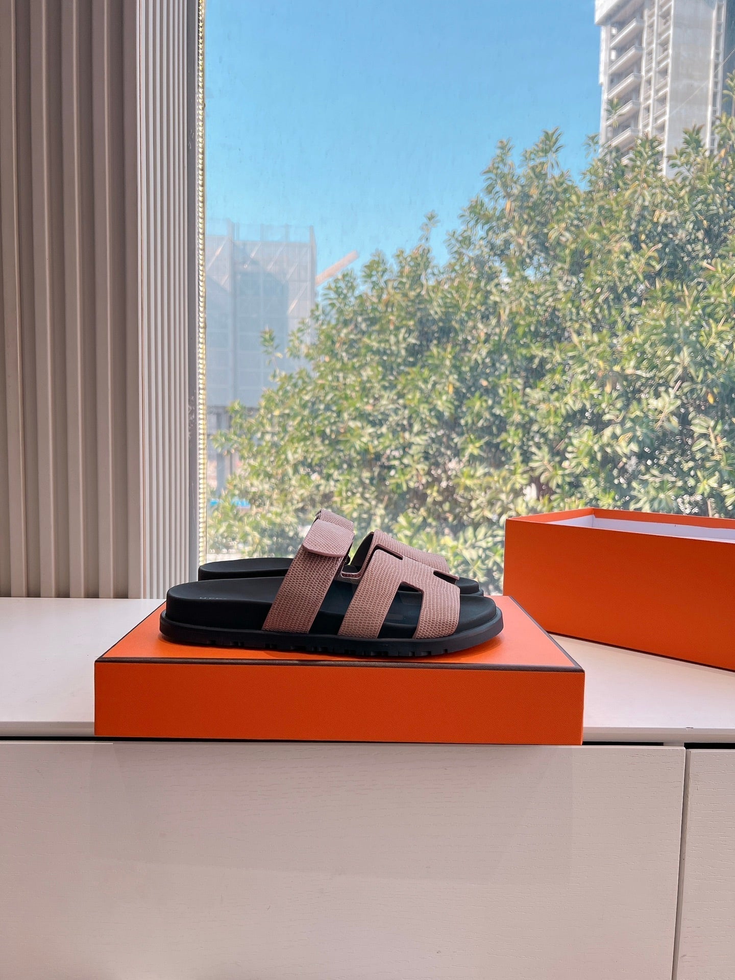 HERMES CHYPRE SANDAL IN PEACH PINK SHINY GRAINED CALFSKIN