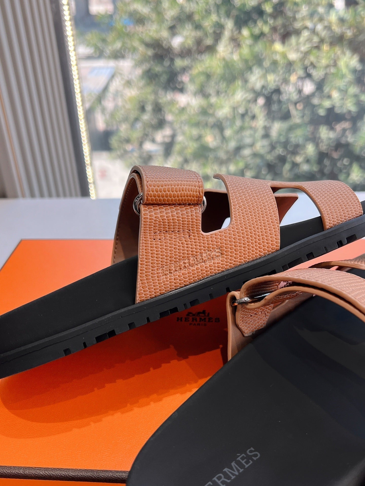 HERMES CHYPRE SANDAL IN CIDER BROWN SHINY GRAINED CALFSKIN