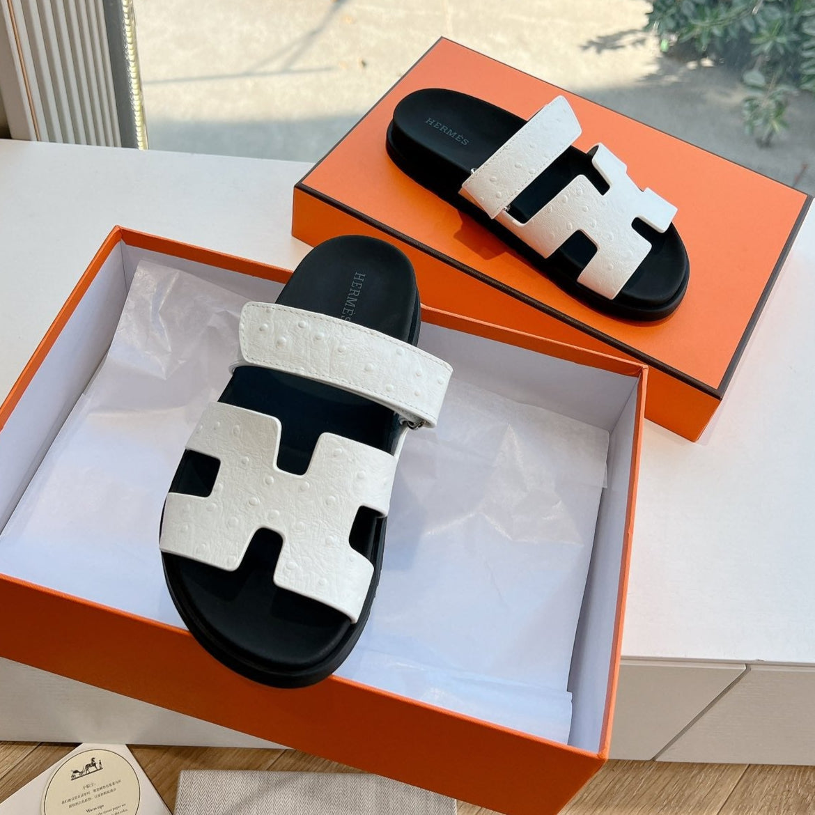 HERMES CHYPRE SANDAL IN WHITE GRAINED CALFSKIN