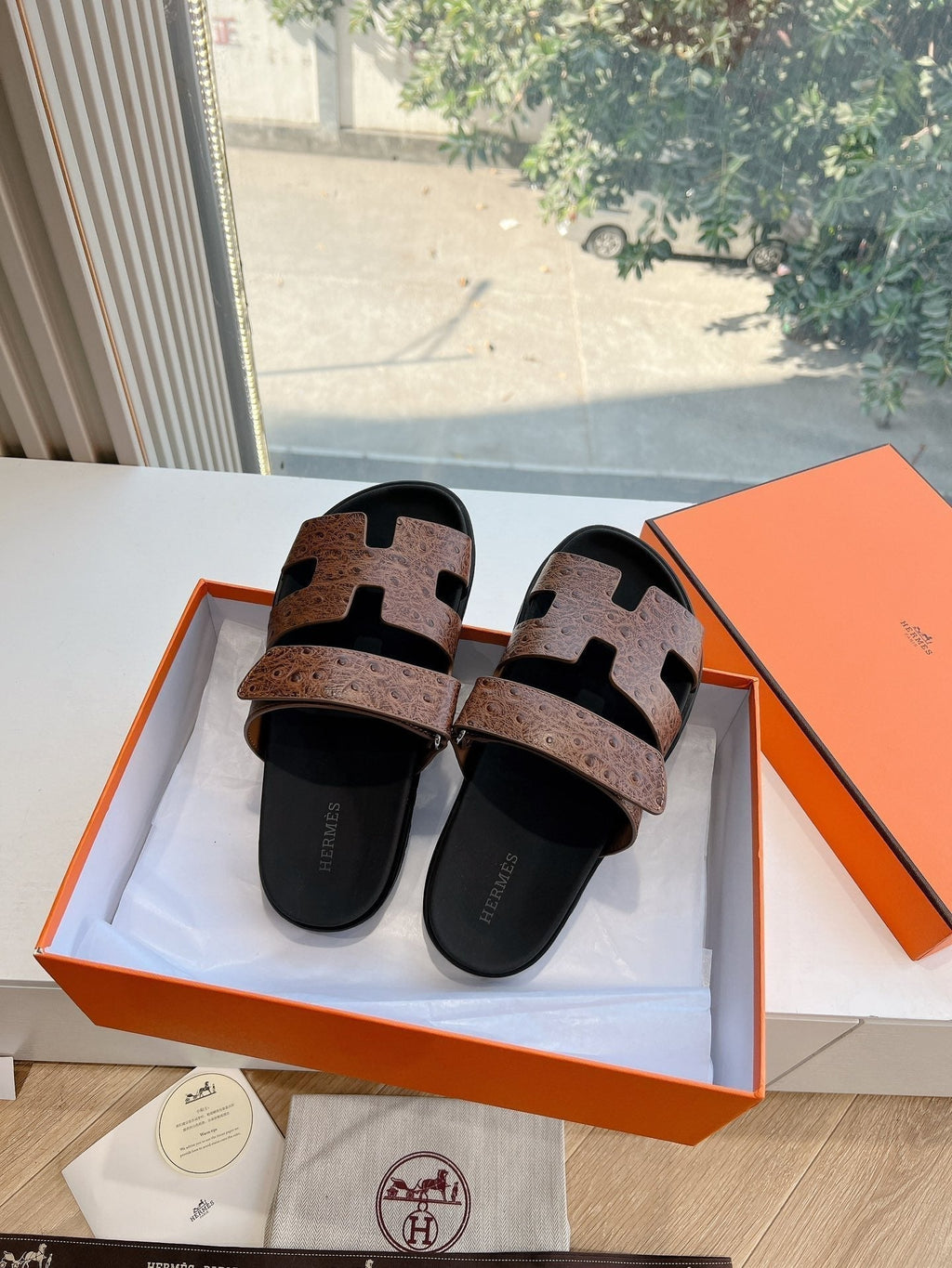 HERMES CHYPRE SANDAL IN CHOCOLATE BROWN GRAINED CALFSKIN