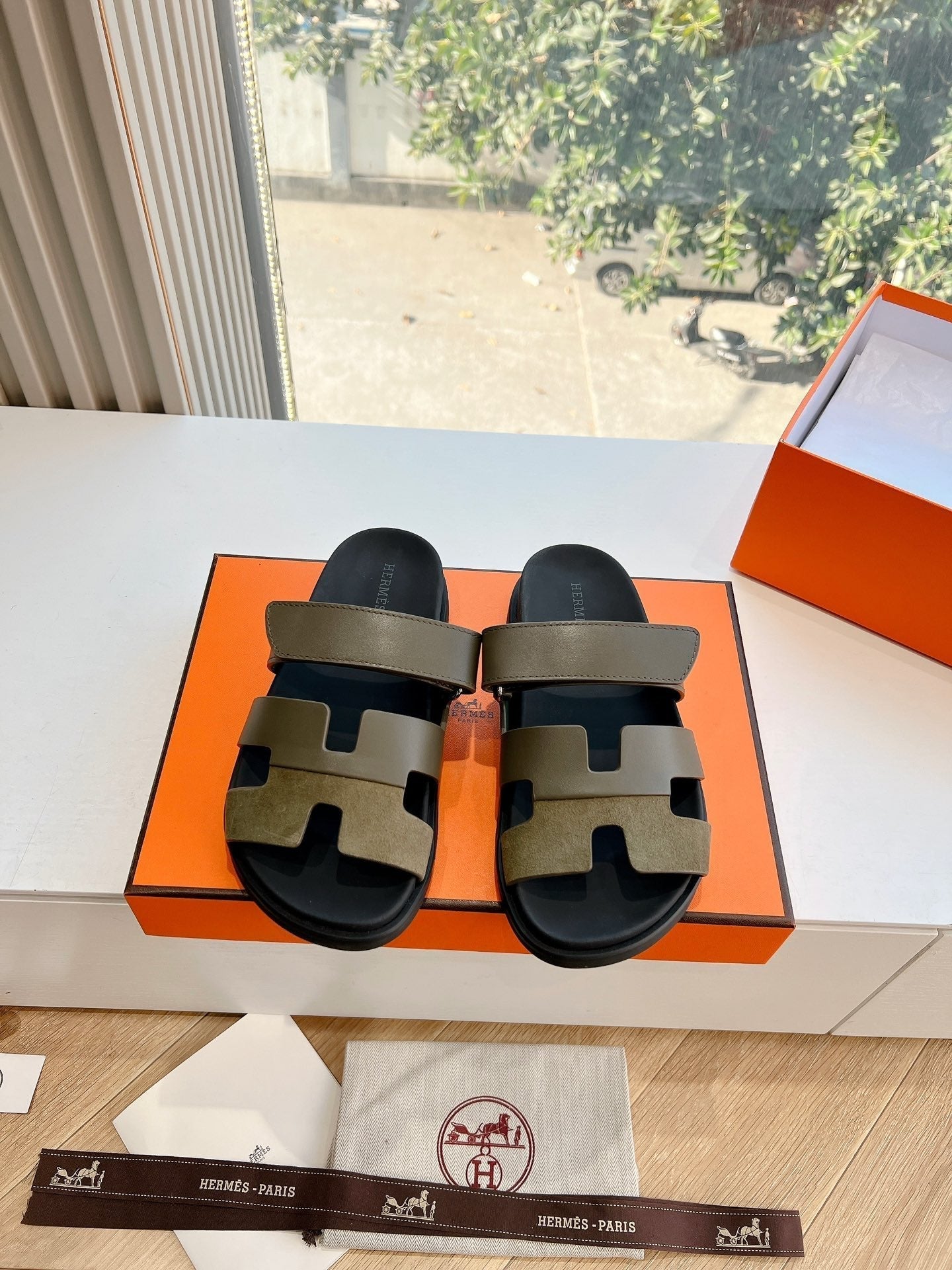HERMES CHYPRE SANDAL IN ARMY GREEN SUEDE AND CALFSKIN