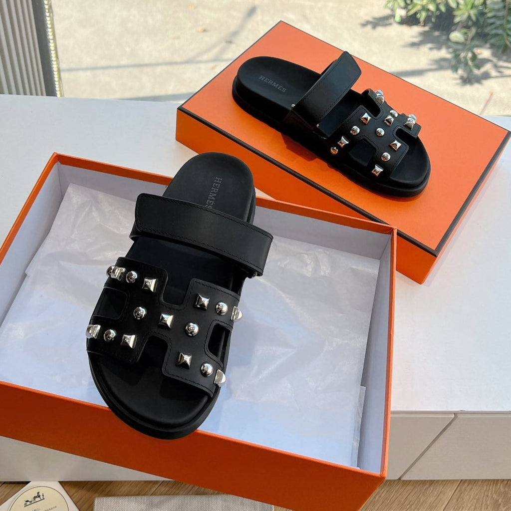 HERMES CHYPRE SANDAL IN BLACK CALFSKIN WITH STUDS
