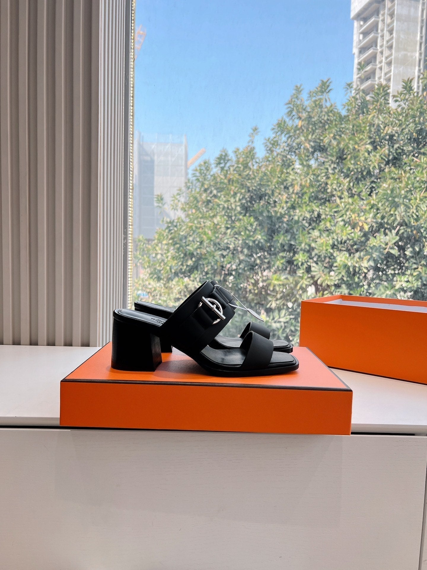 HERMES KUTE 60 SANDAL IN BLACK CALFSKIN