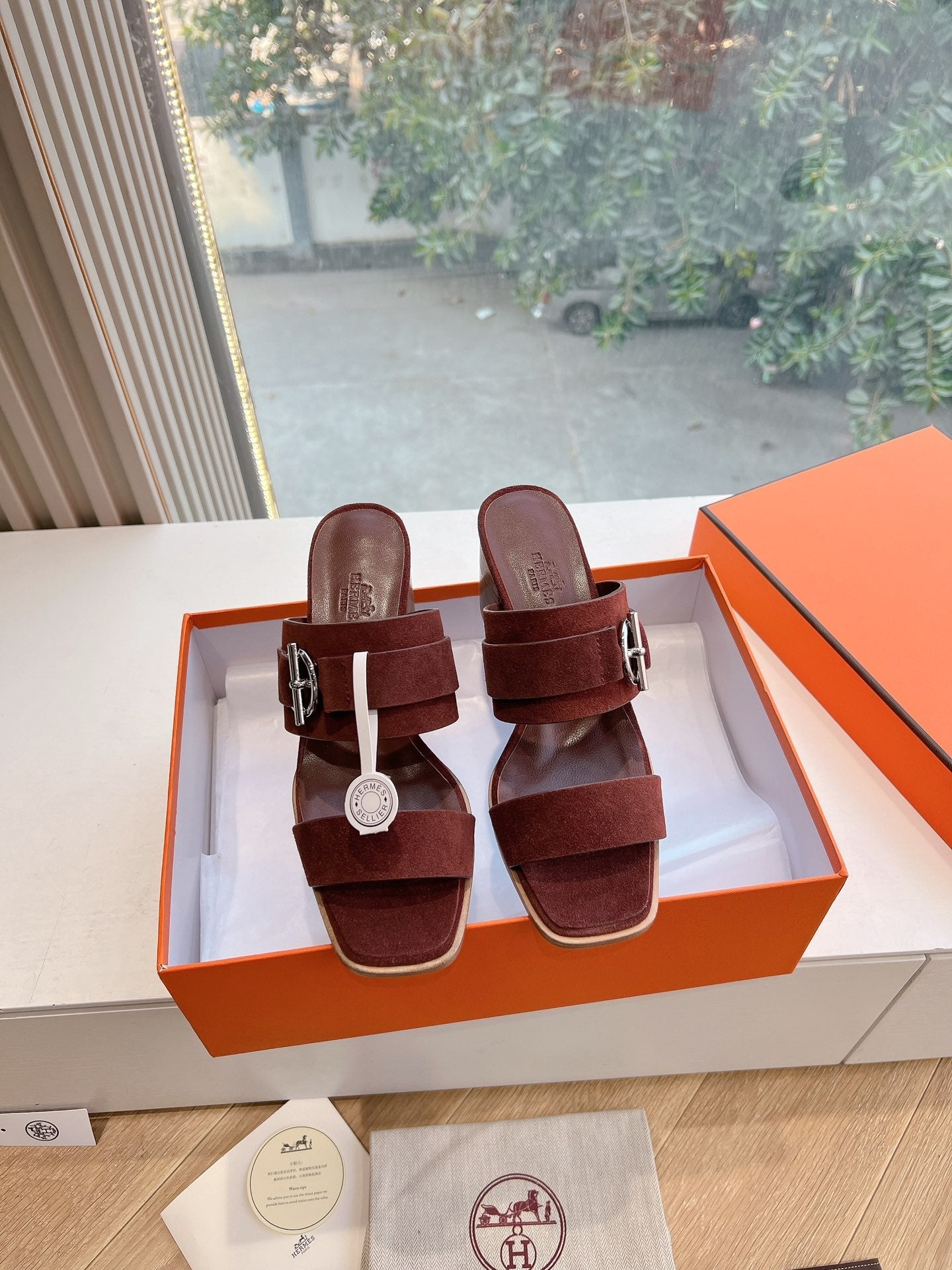 HERMES KUTE 60 SANDAL IN CHESTNUT BROWN SUEDE