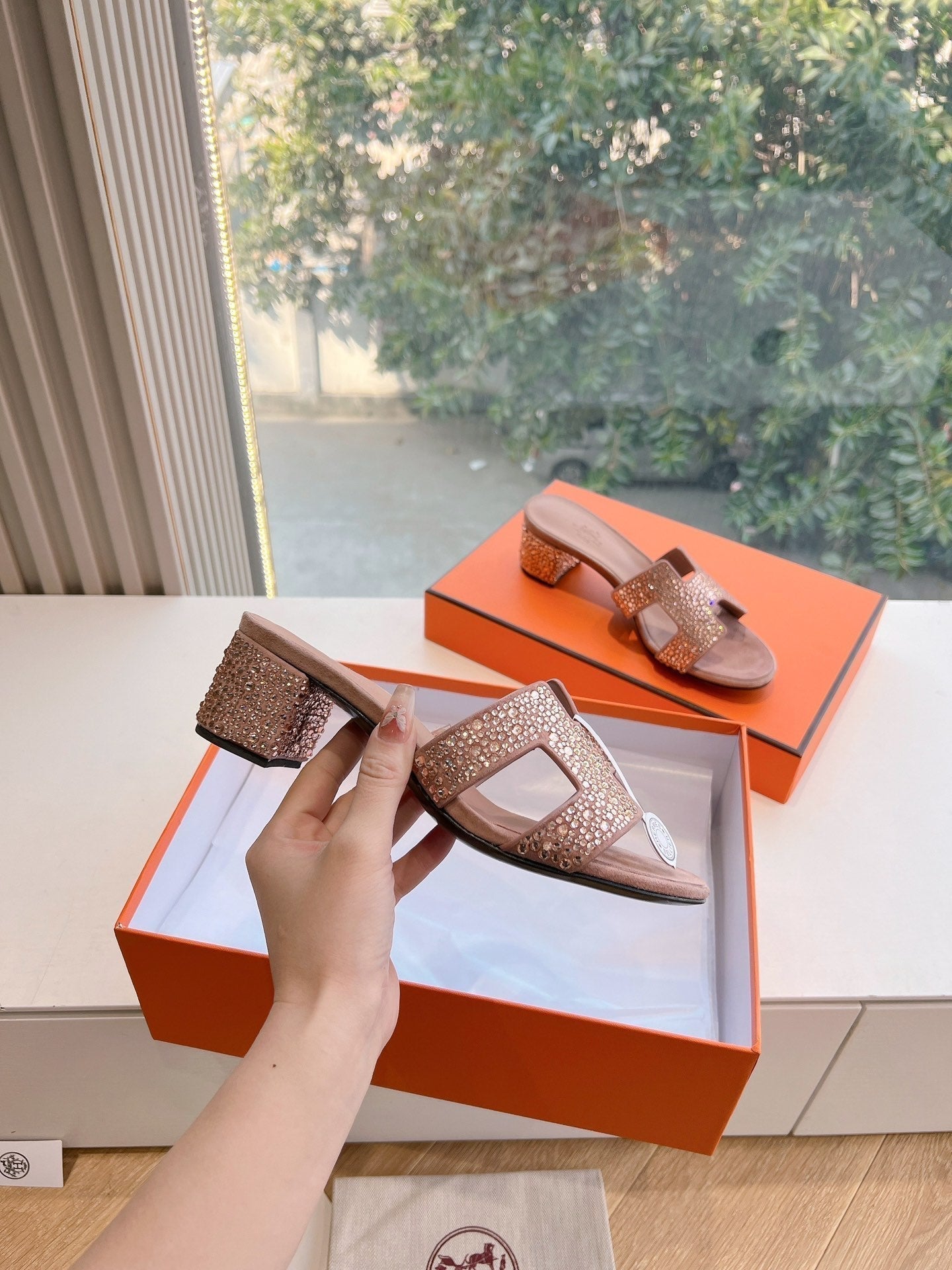 HERMES 0ASIS SANDAL IN BLUSH PINK SUEDE WITH CRYSTALS