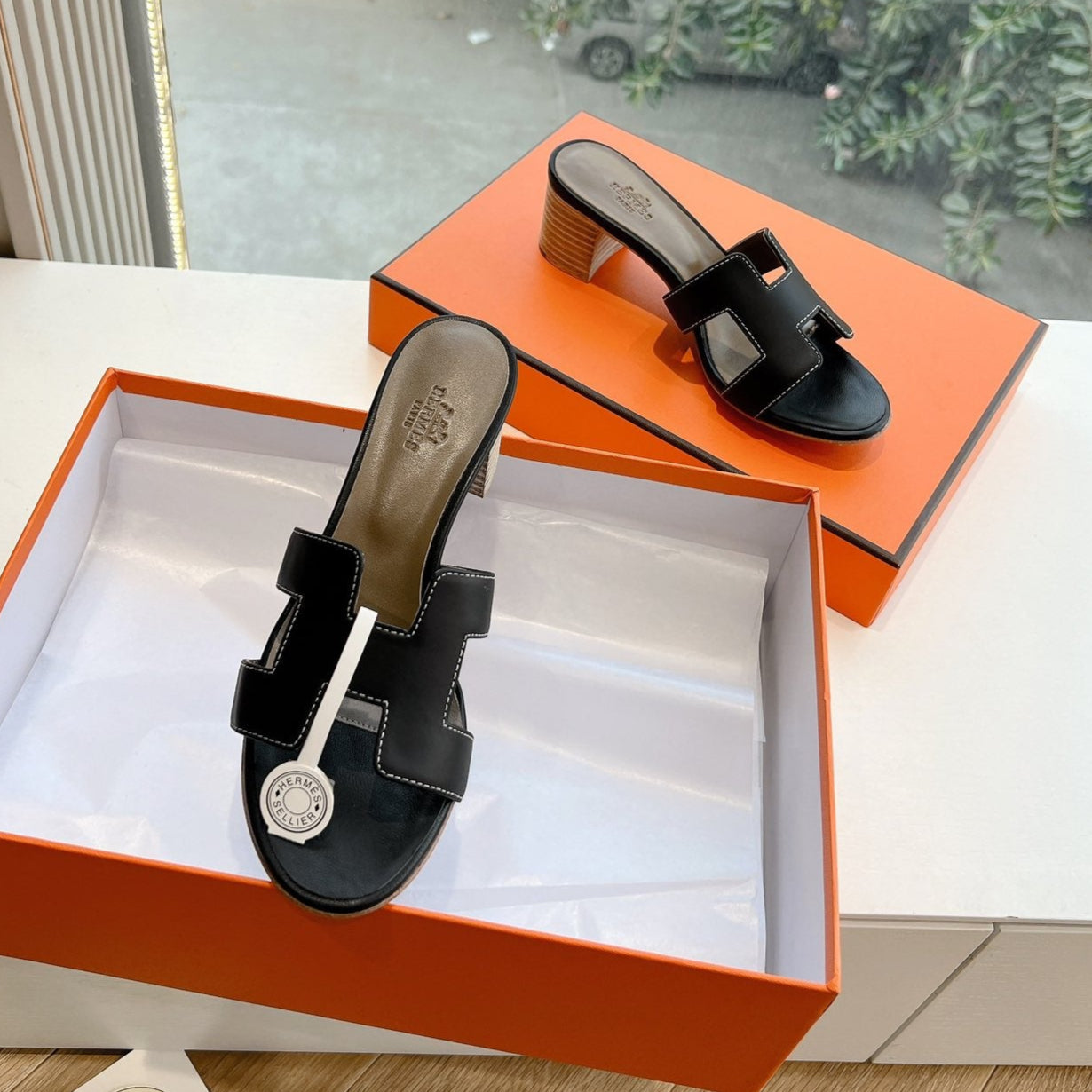 HERMES 0ASIS SANDAL IN BLACK CALFSKIN