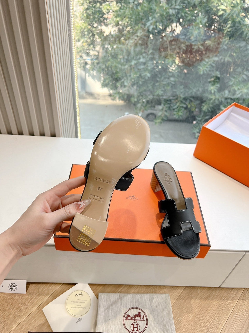 HERMES 0ASIS SANDAL IN BLACK CALFSKIN