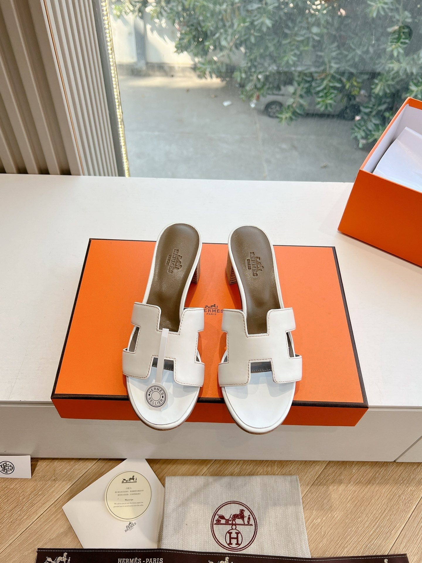 HERMES 0ASIS SANDAL IN WHITE CALFSKIN