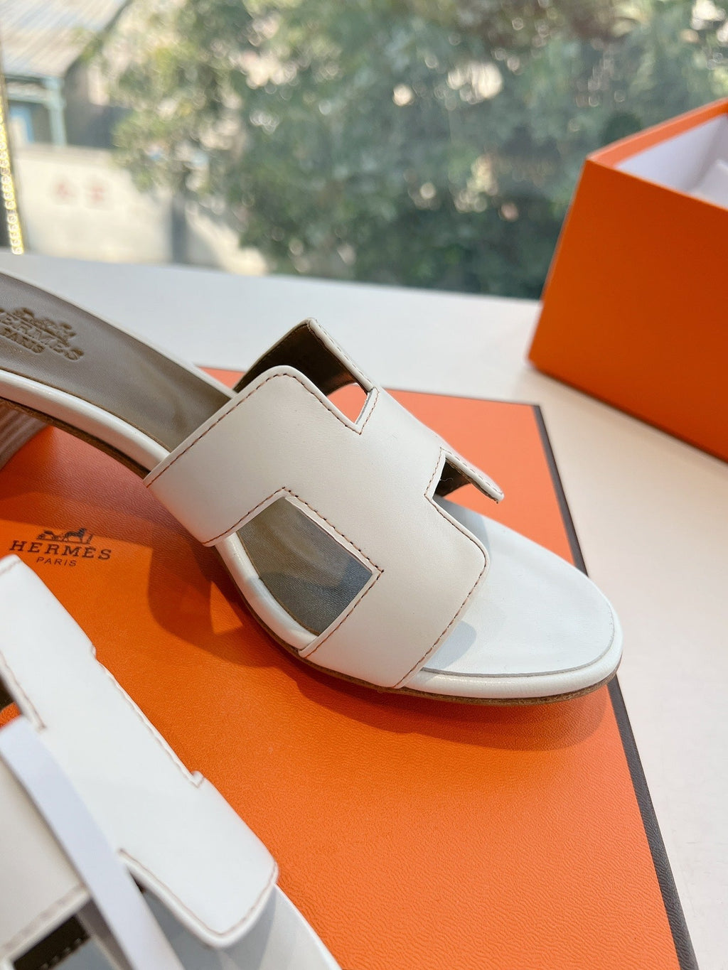 HERMES 0ASIS SANDAL IN WHITE CALFSKIN