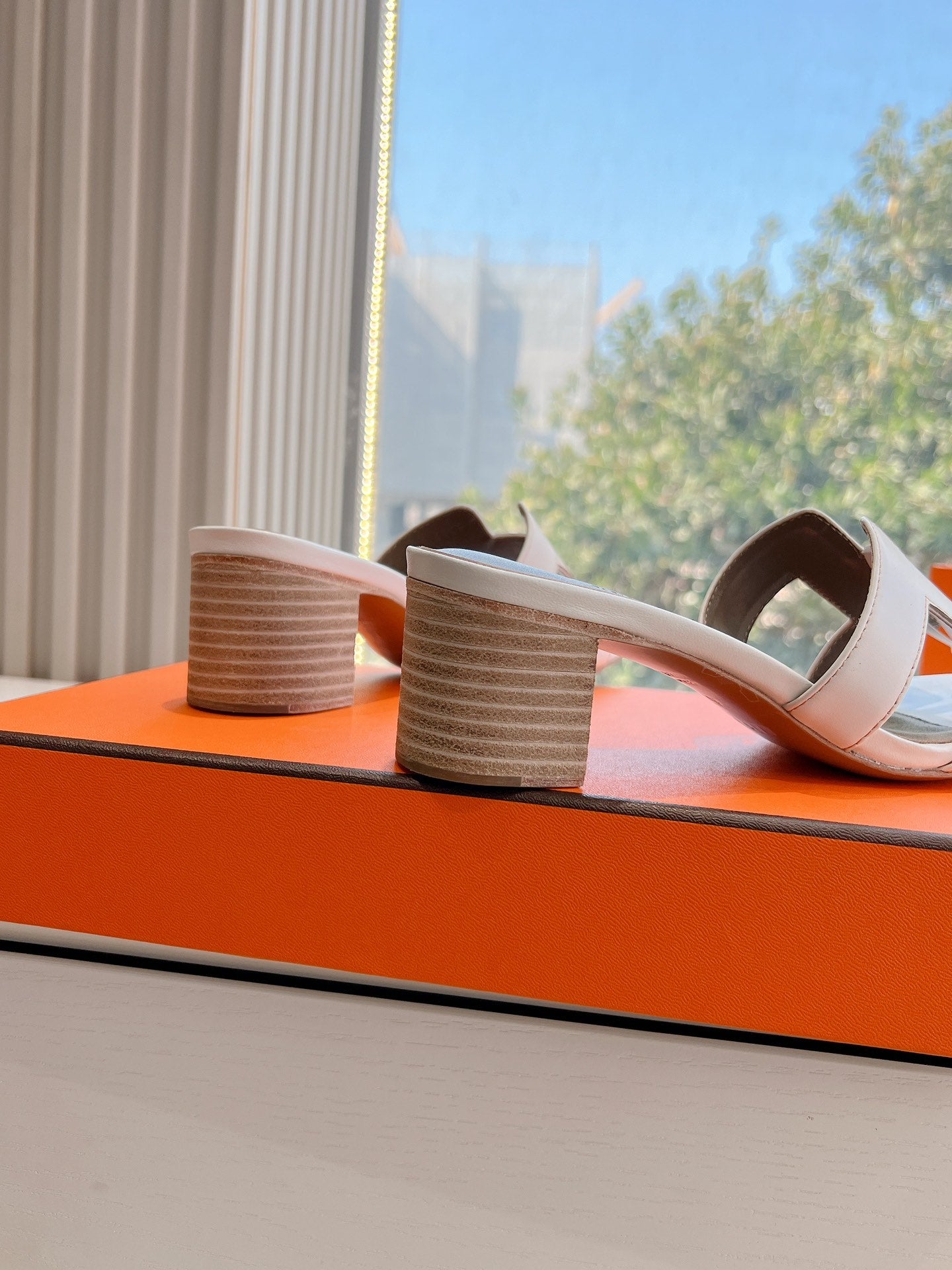HERMES 0ASIS SANDAL IN WHITE CALFSKIN