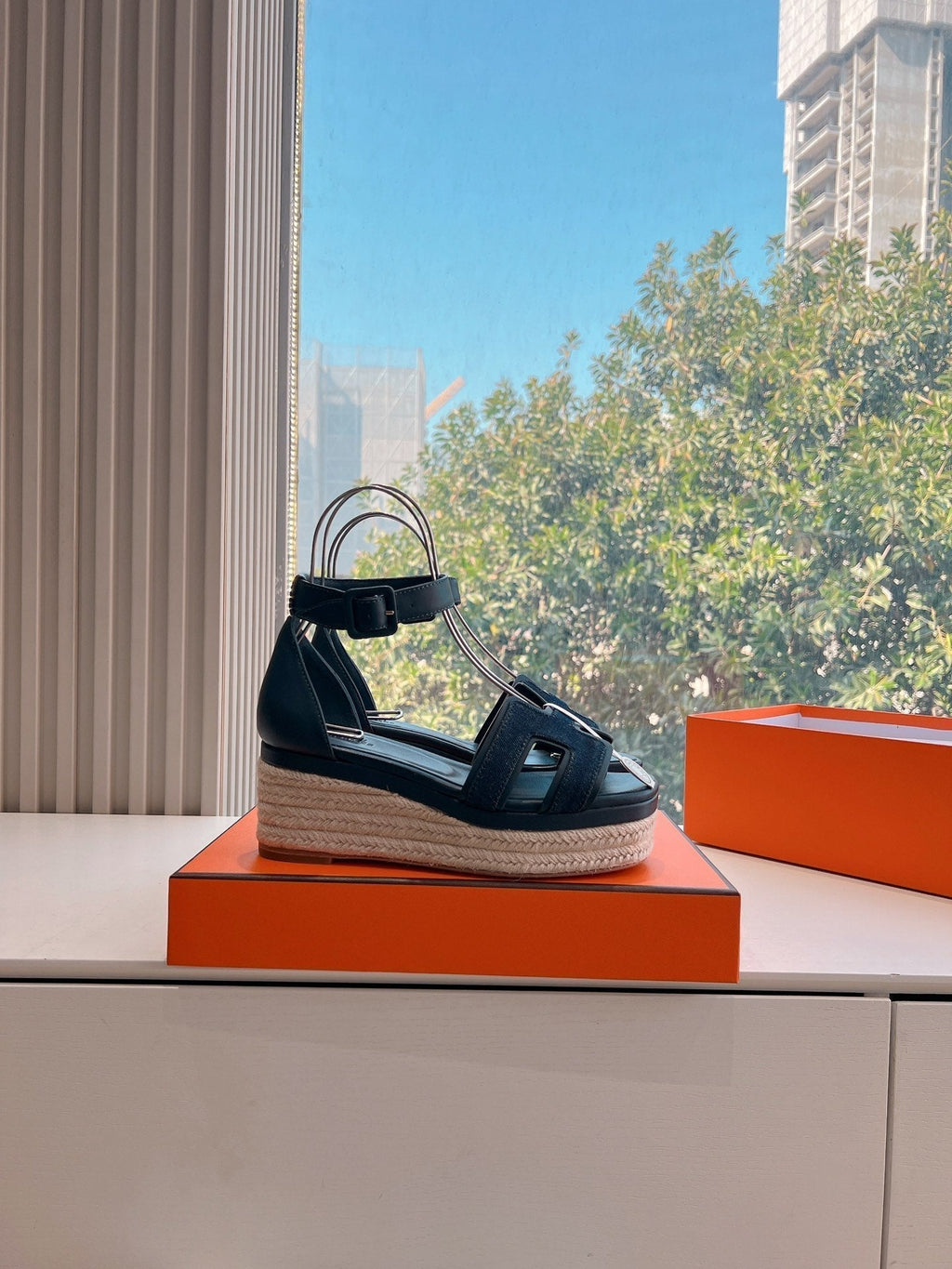 HERMES ELDA ESPADRILLE IN MIDNIGHT BLUE FABRIC AND BLACK CALFSKIN