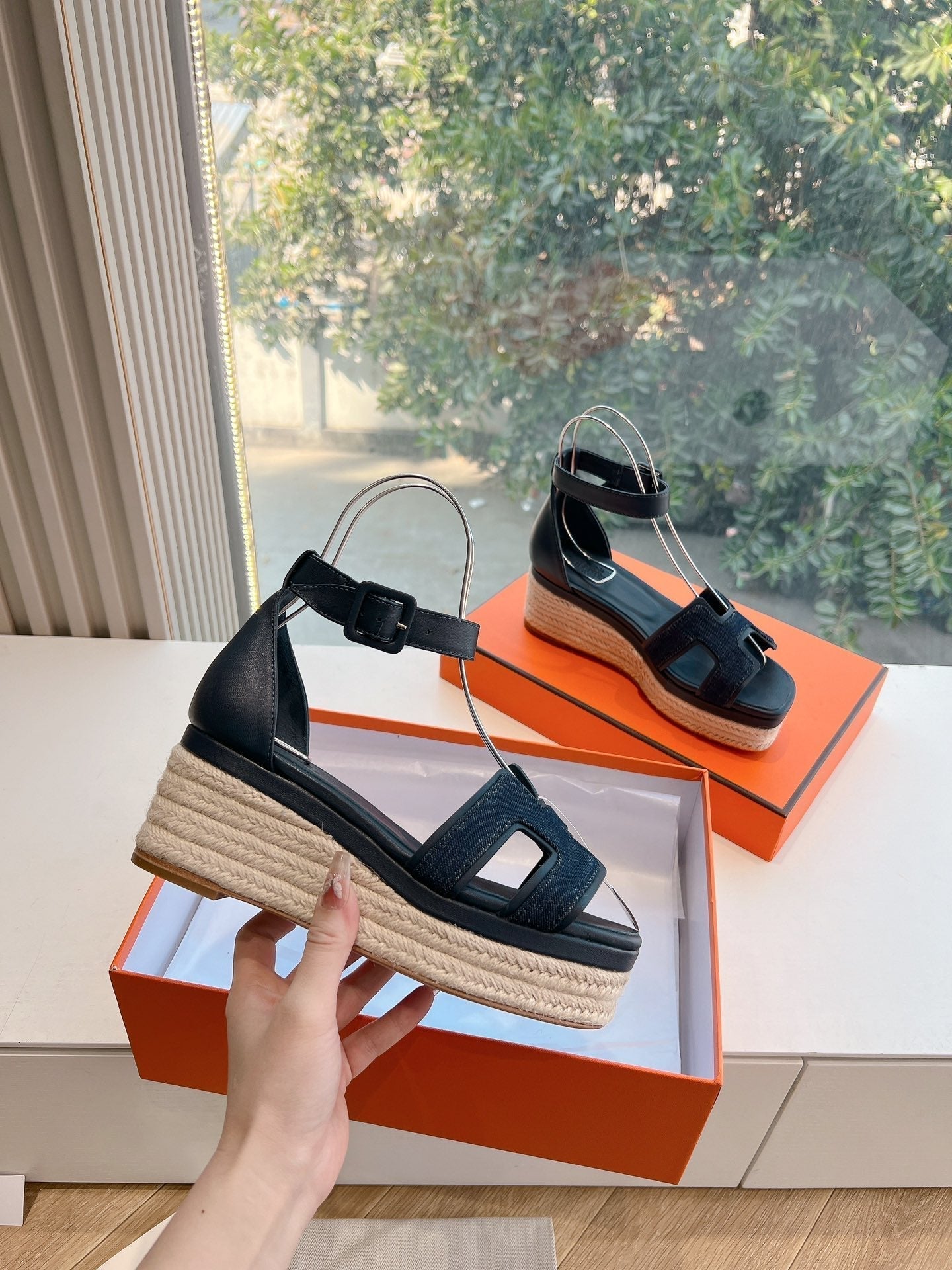 HERMES ELDA ESPADRILLE IN MIDNIGHT BLUE FABRIC AND BLACK CALFSKIN